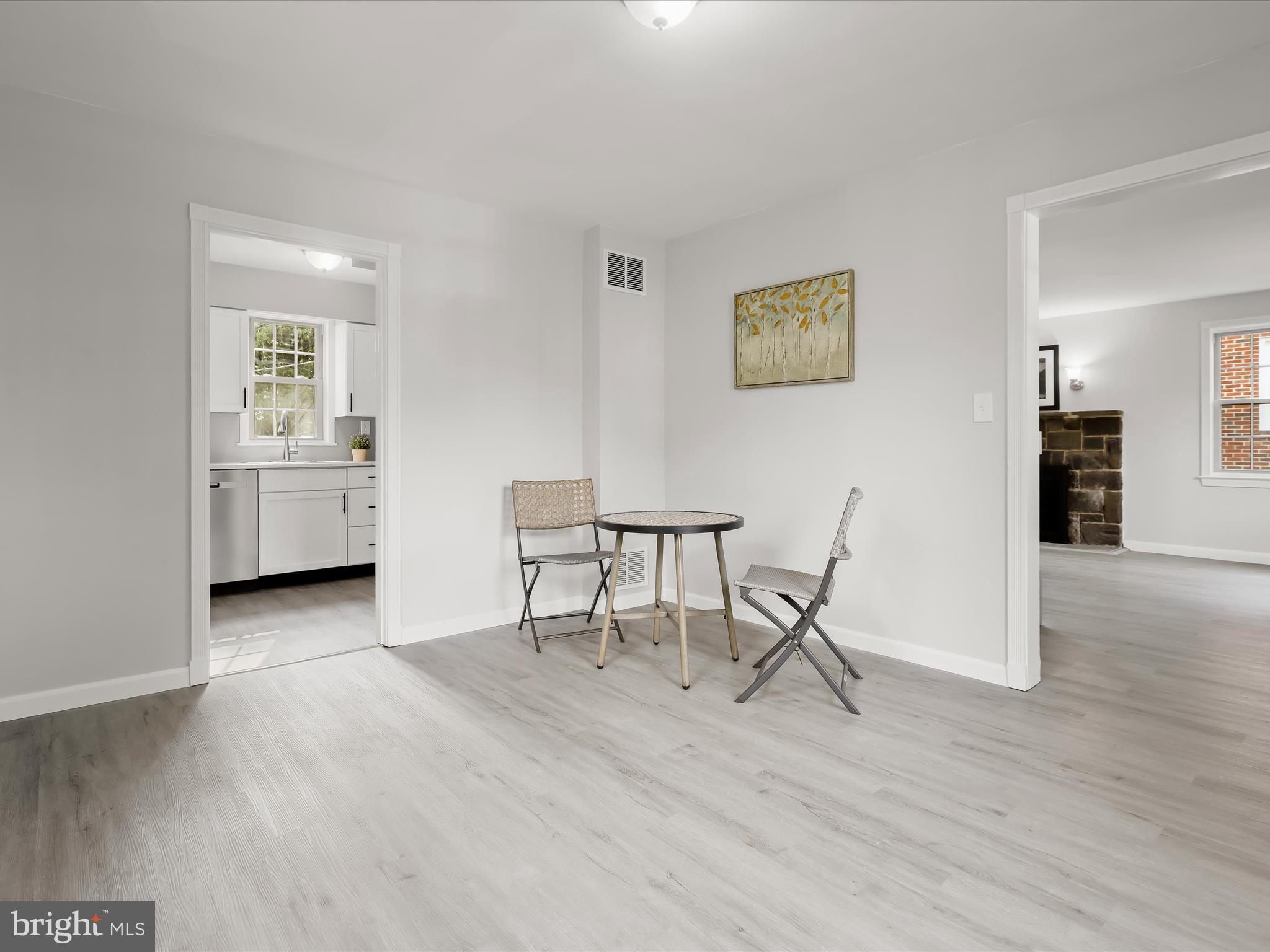 COLONIAL VILLAGE - Residential