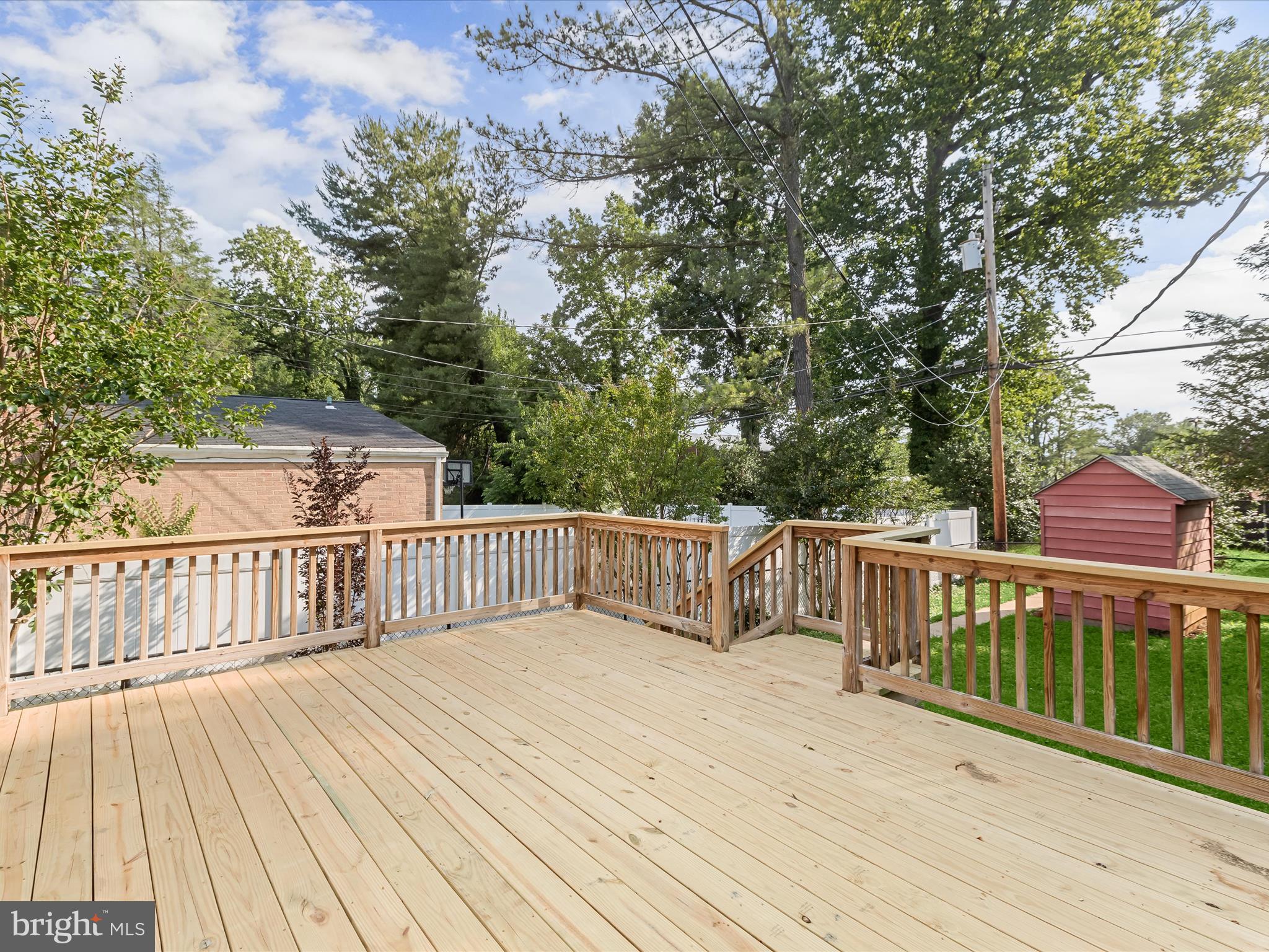 COLONIAL VILLAGE - Residential