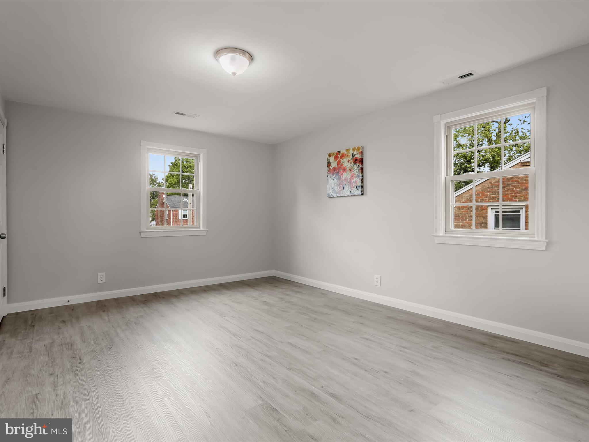 COLONIAL VILLAGE - Residential