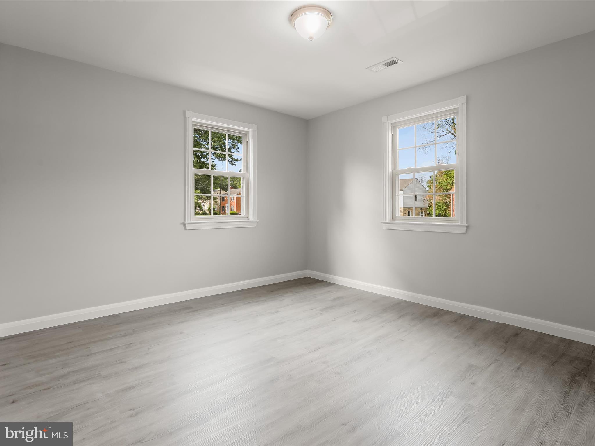 COLONIAL VILLAGE - Residential