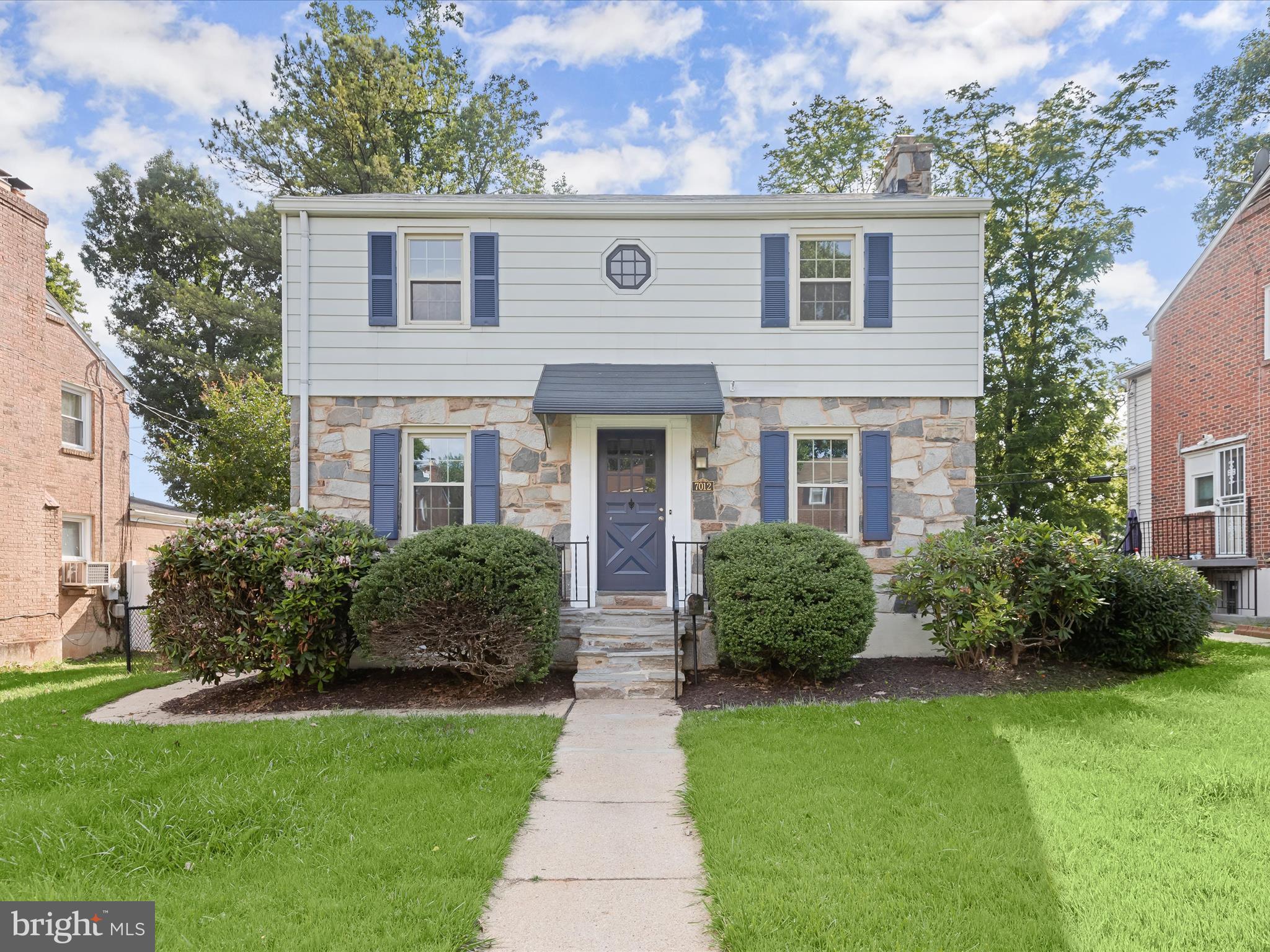 COLONIAL VILLAGE - Residential