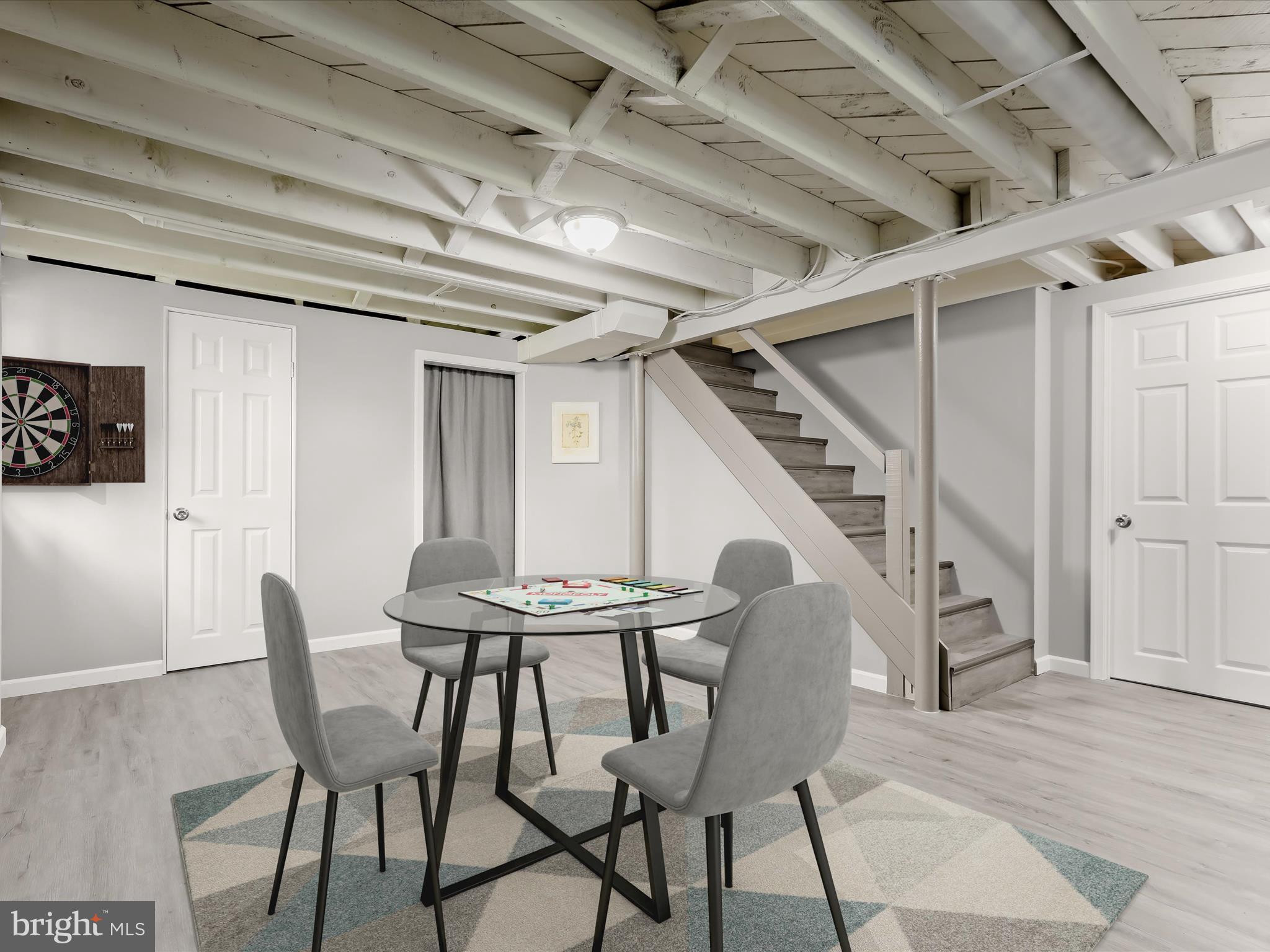 COLONIAL VILLAGE - Residential