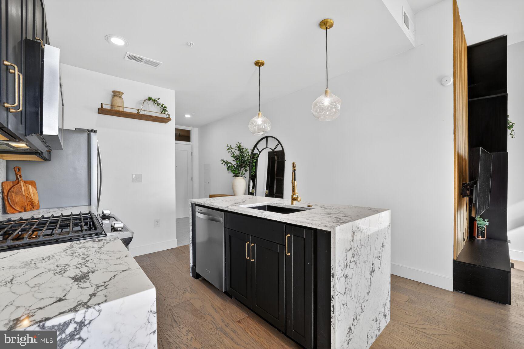 2000 CLARENDON BOULEVARD 1107