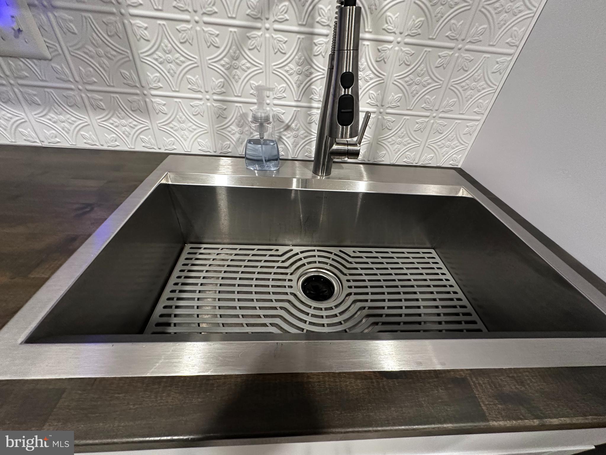 SM ONE LOUDOUN CONDO - Residential Lease