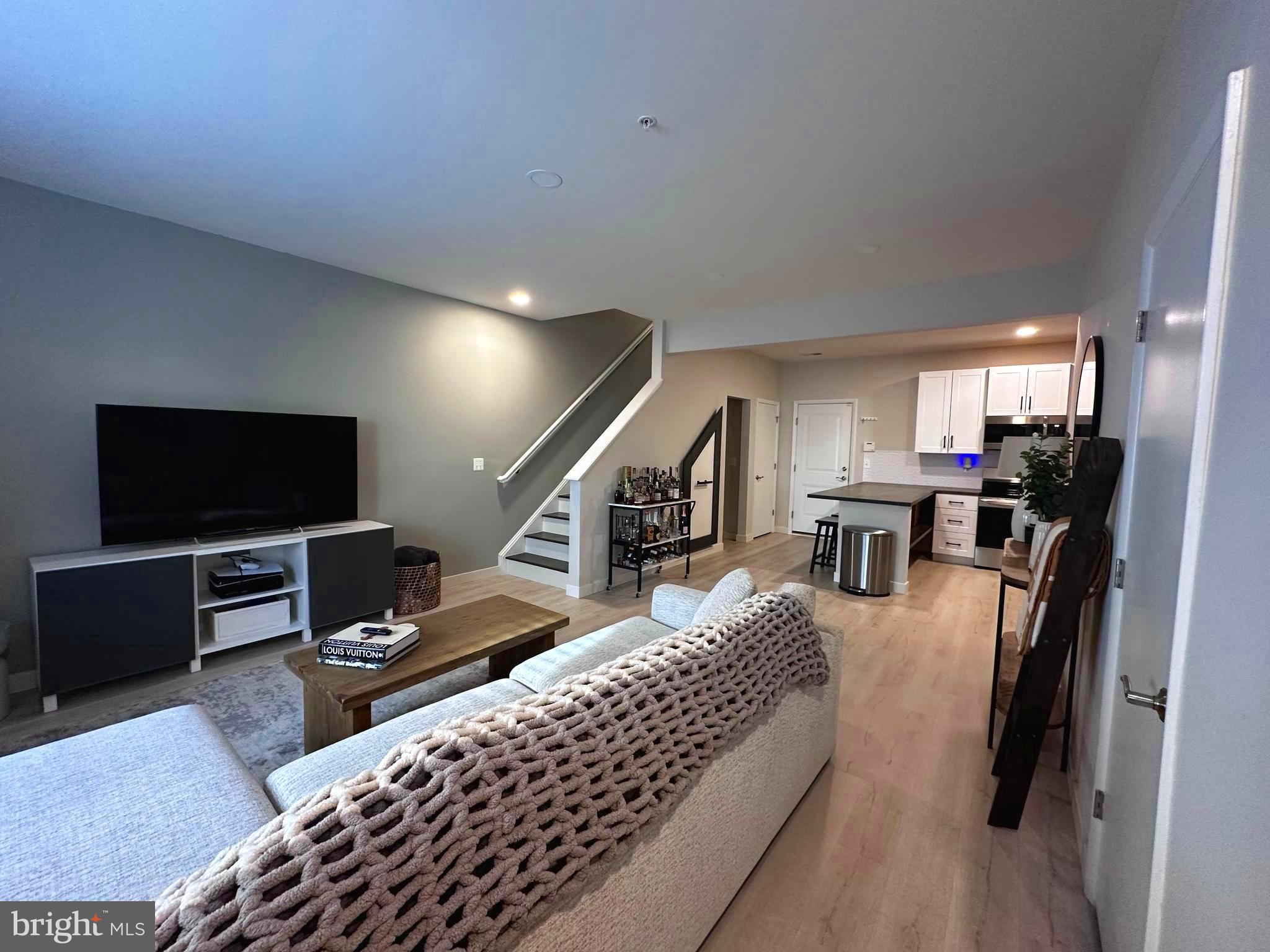 SM ONE LOUDOUN CONDO - Residential Lease