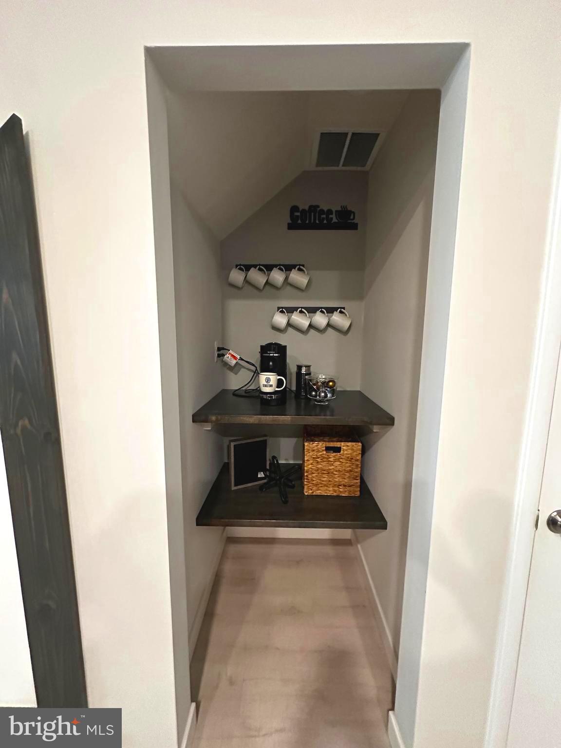 SM ONE LOUDOUN CONDO - Residential Lease