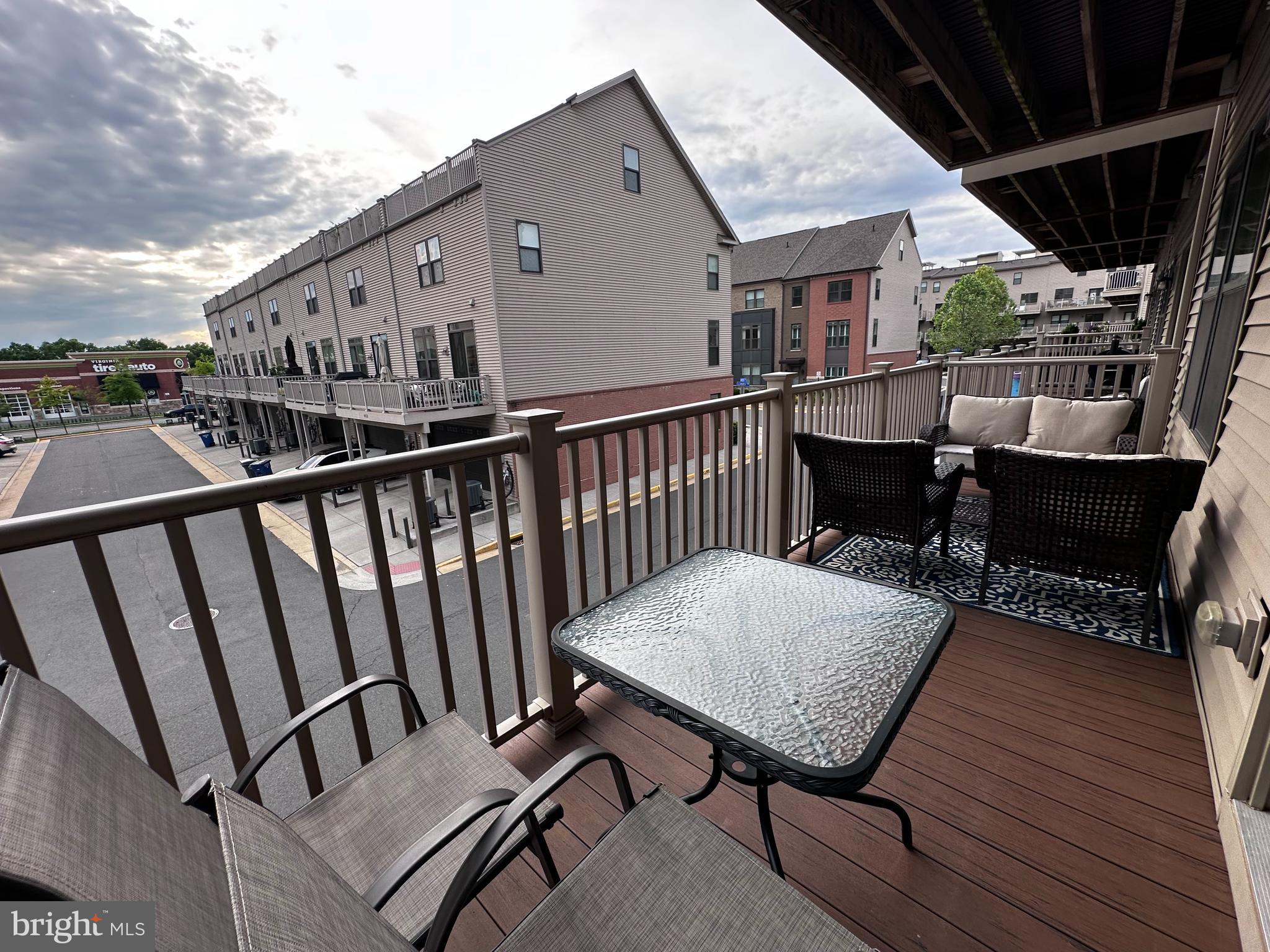 SM ONE LOUDOUN CONDO - Residential Lease