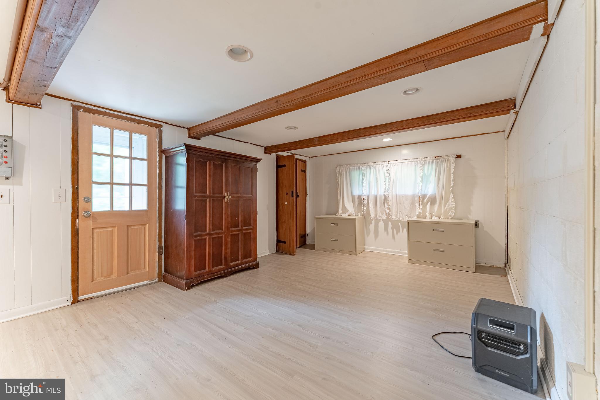 GLEN ACRES - Residential