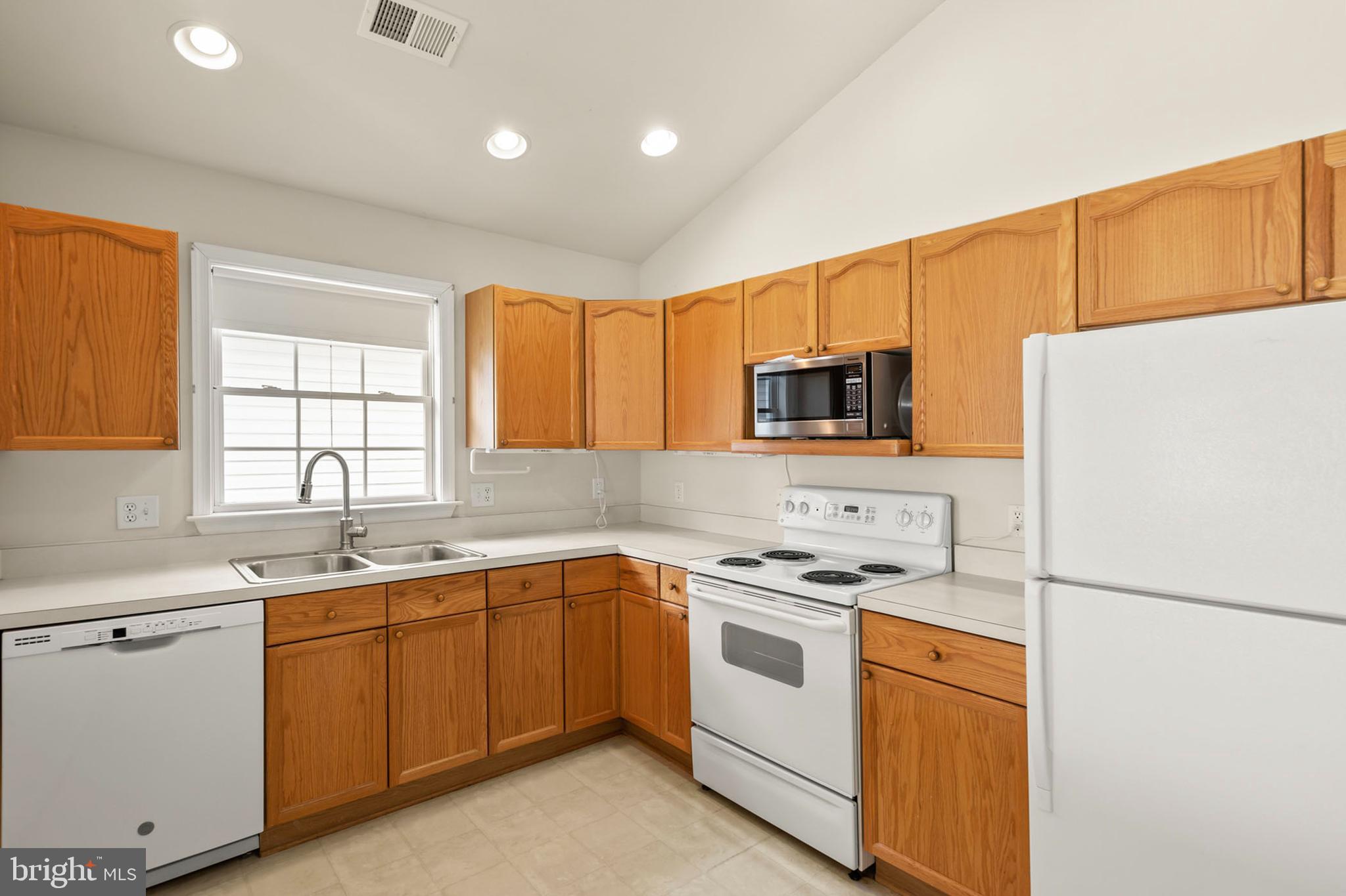 WILLOW LAWN COTTAGES - Residential