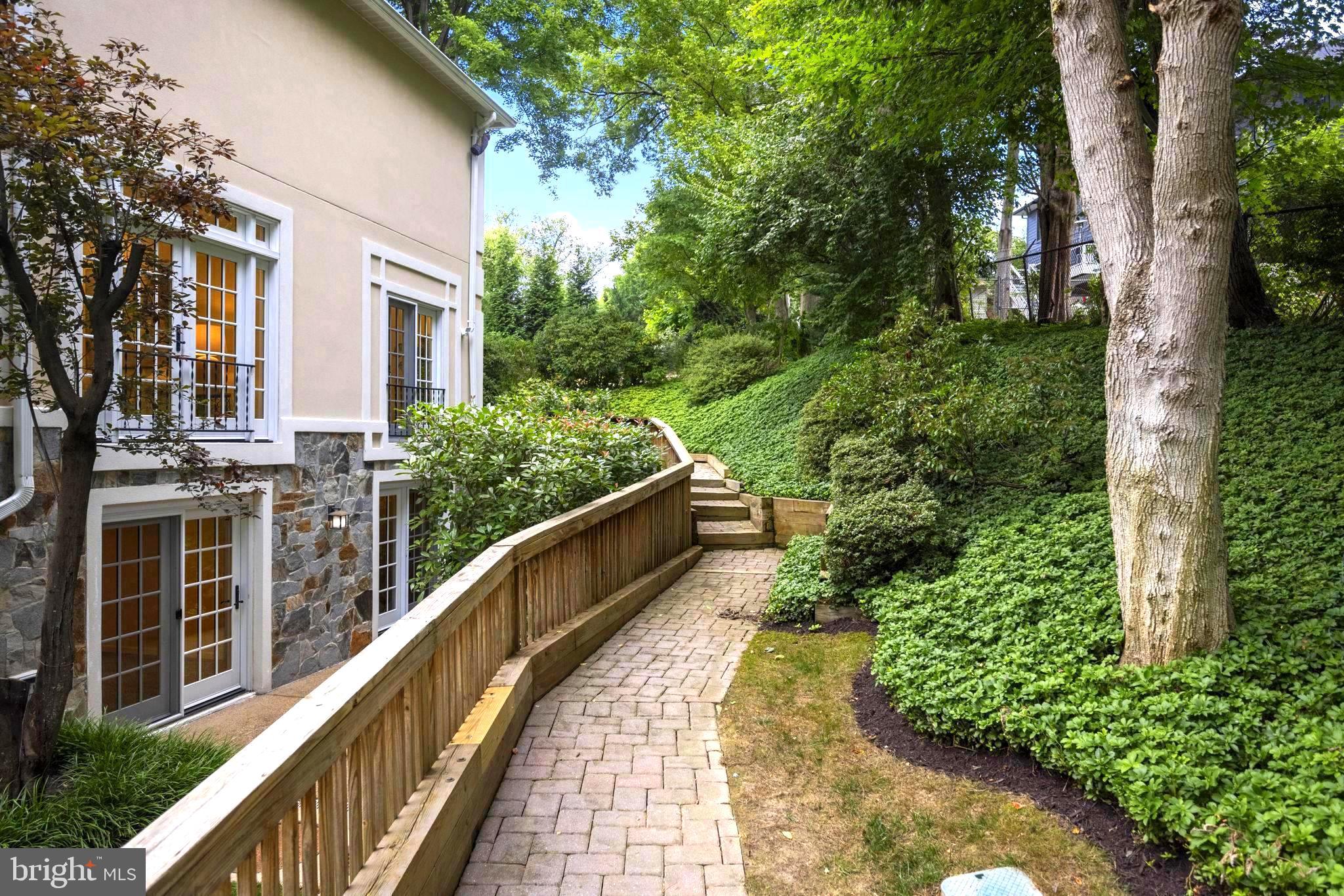 BRYN MAWR - Residential