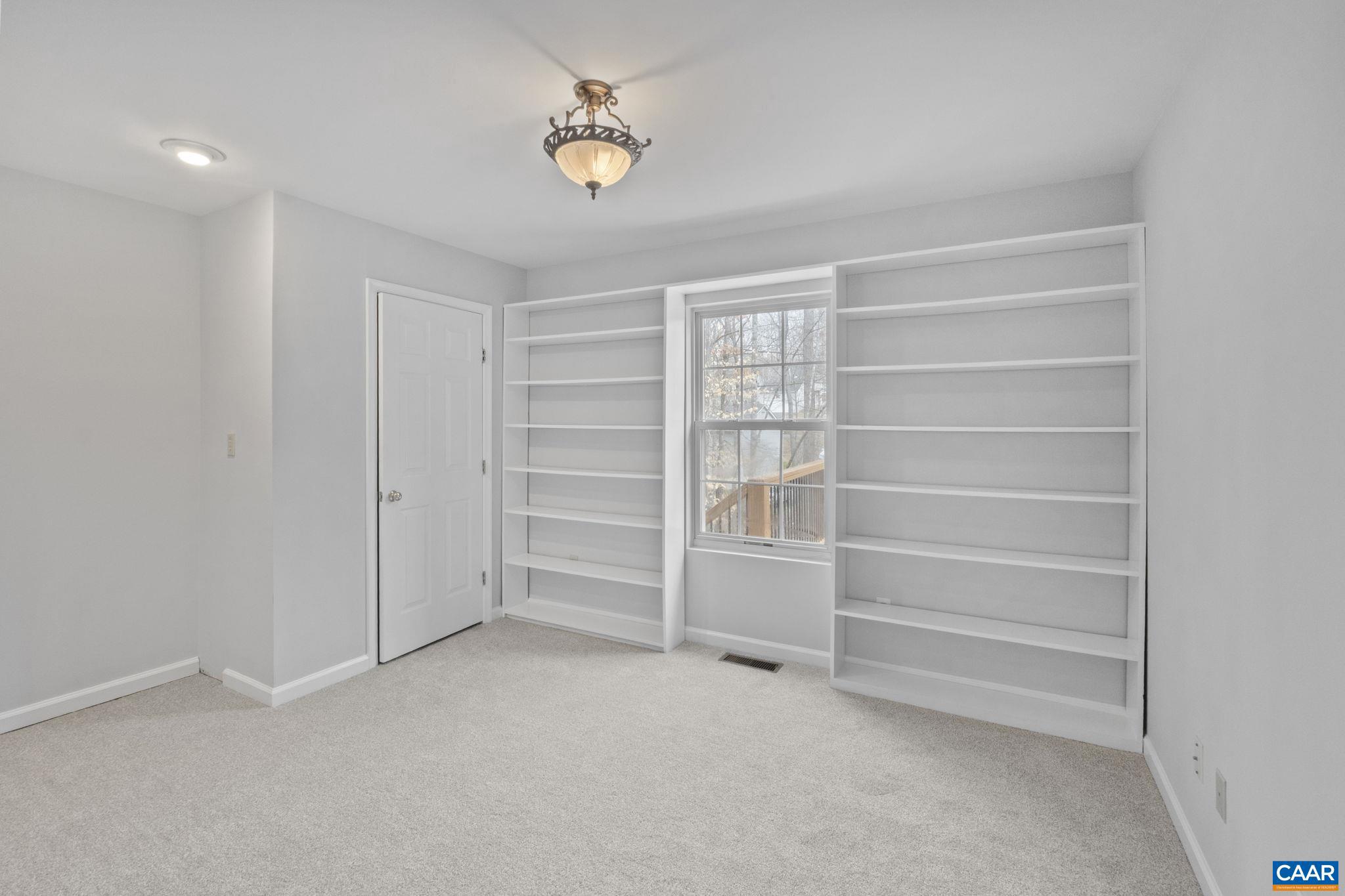 LAKE MONTICELLO - Residential