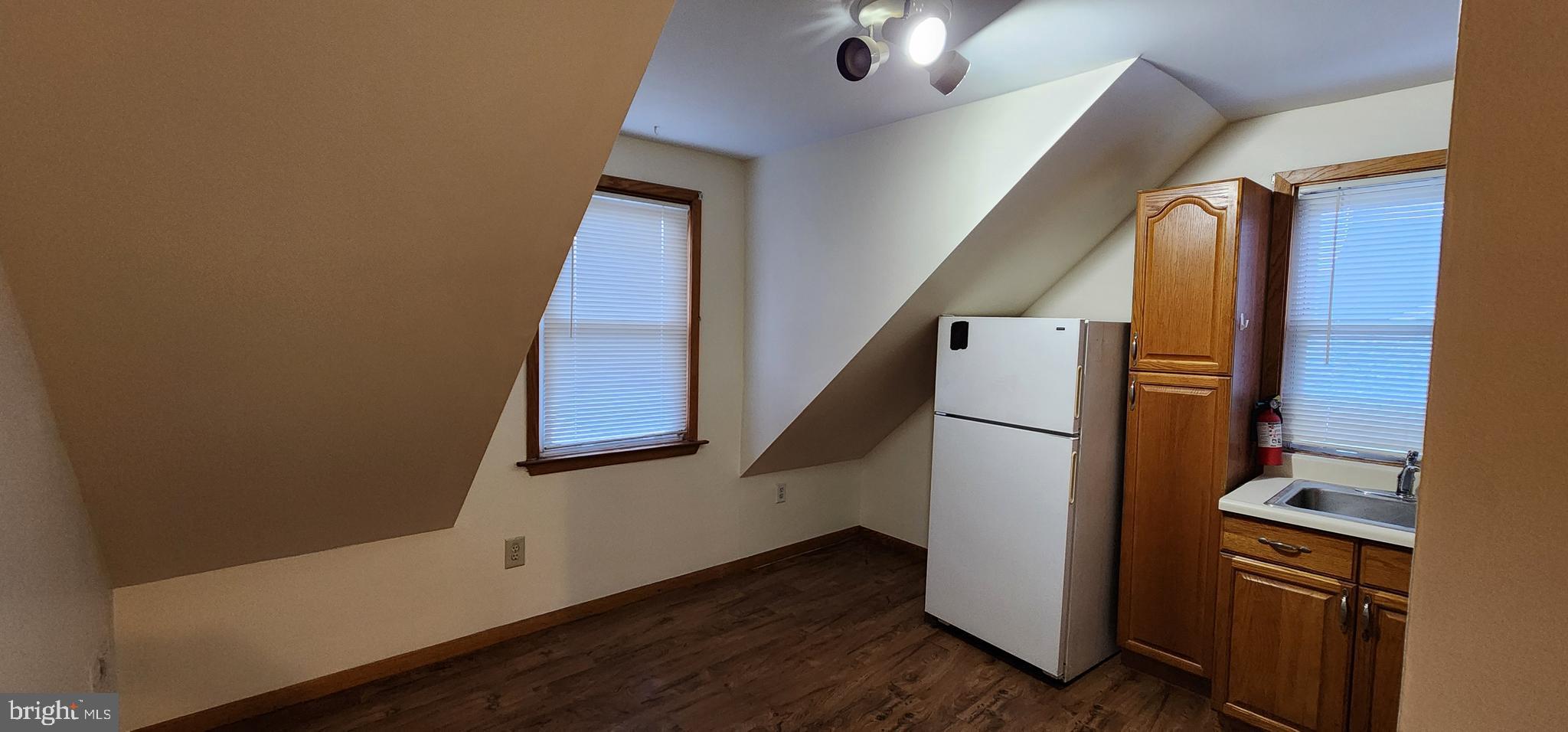 209 E MONTGOMERY AVENUE