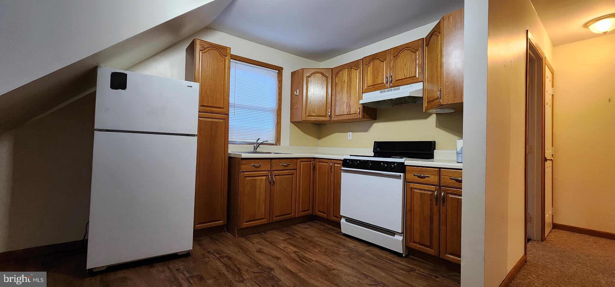 209 E MONTGOMERY AVENUE