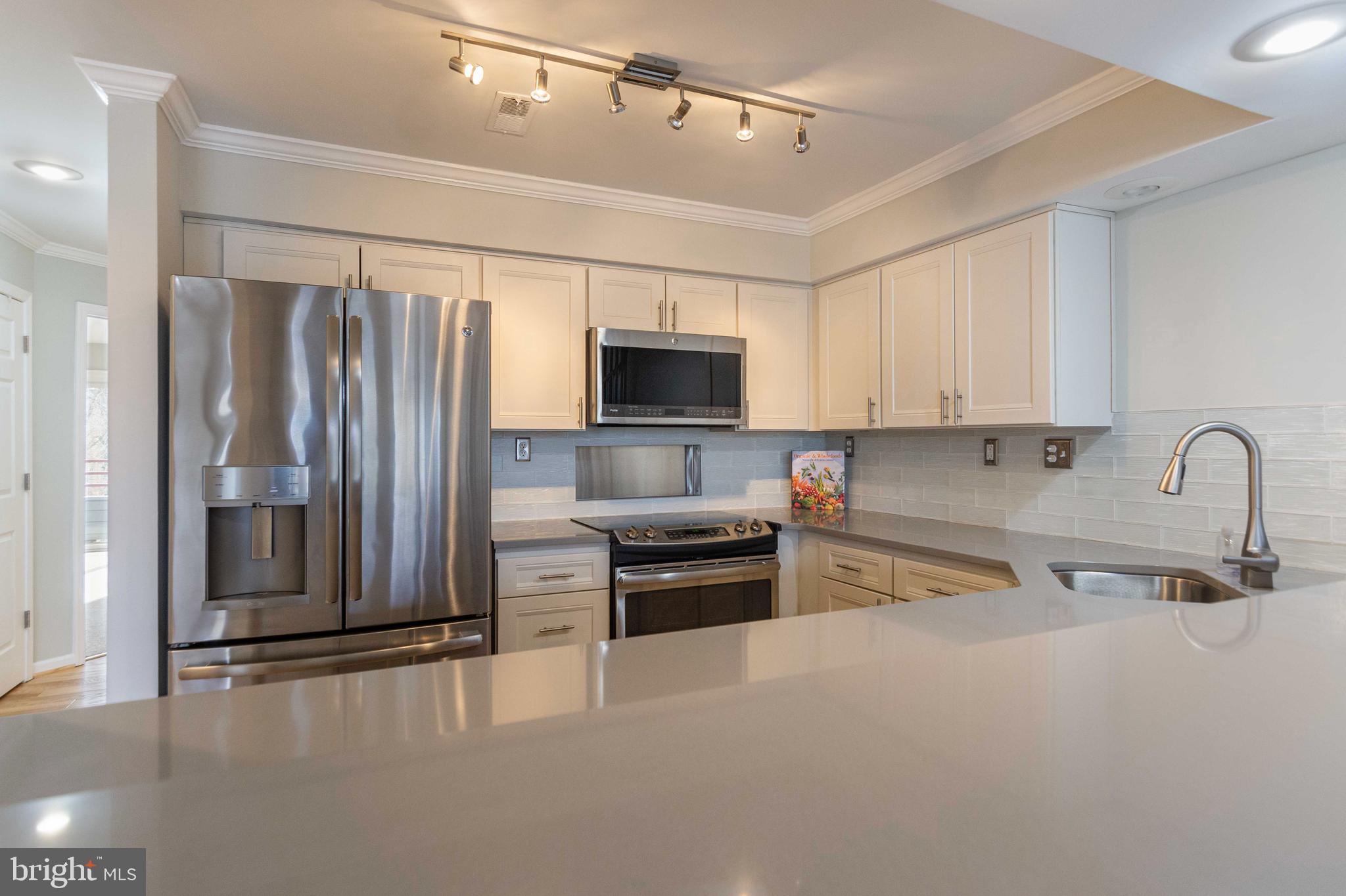 LAKE HERON CONDO - Residential