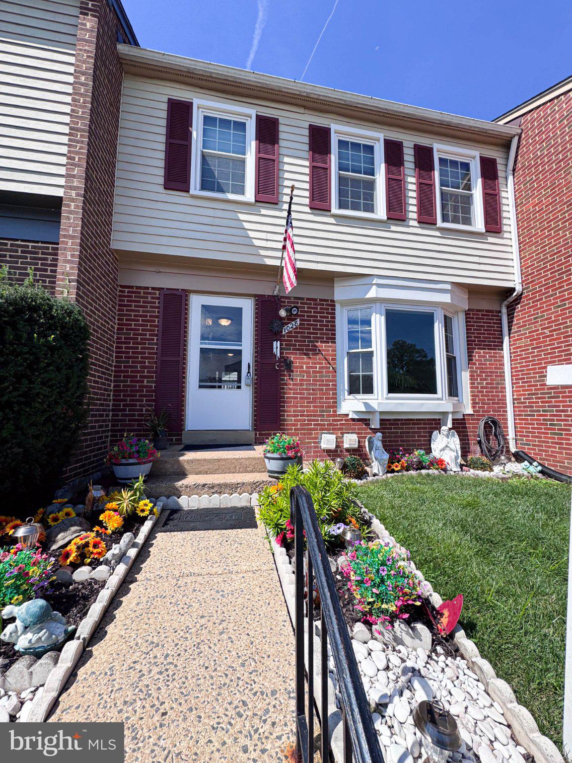 1028 TEMPLE COURT