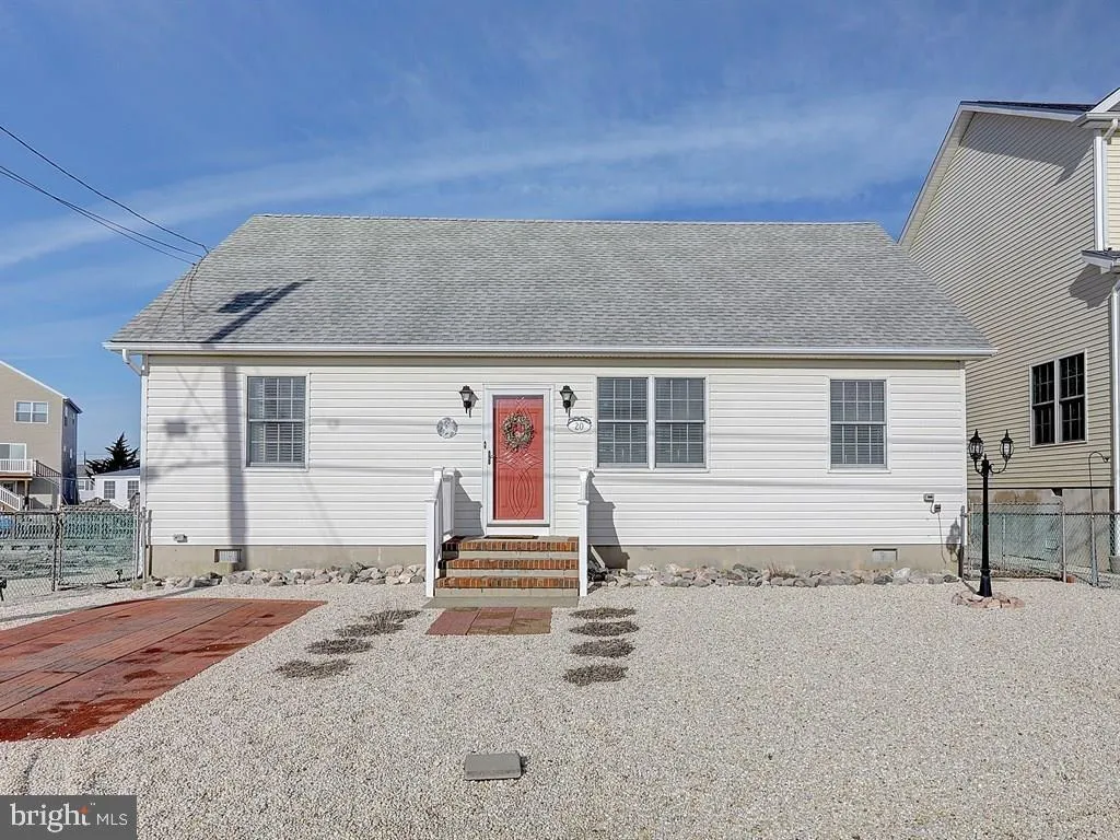 20 Ronnie Drive, Manahawkin, NJ 08050