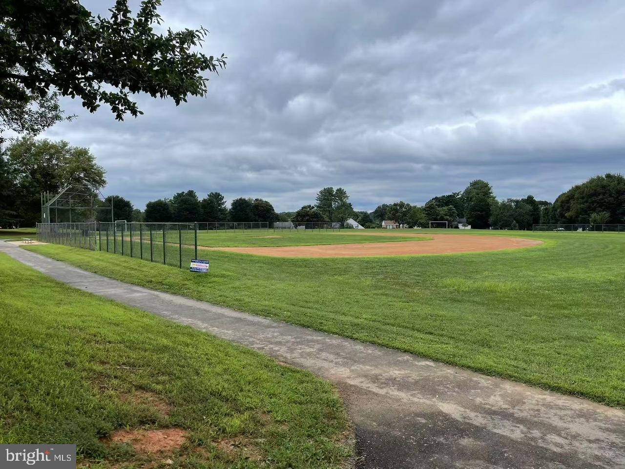 POTOMAC COMMONS - Residential Lease