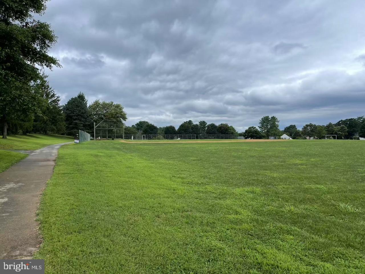 POTOMAC COMMONS - Residential Lease