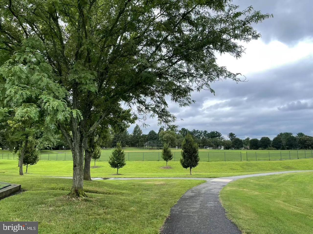 POTOMAC COMMONS - Residential Lease