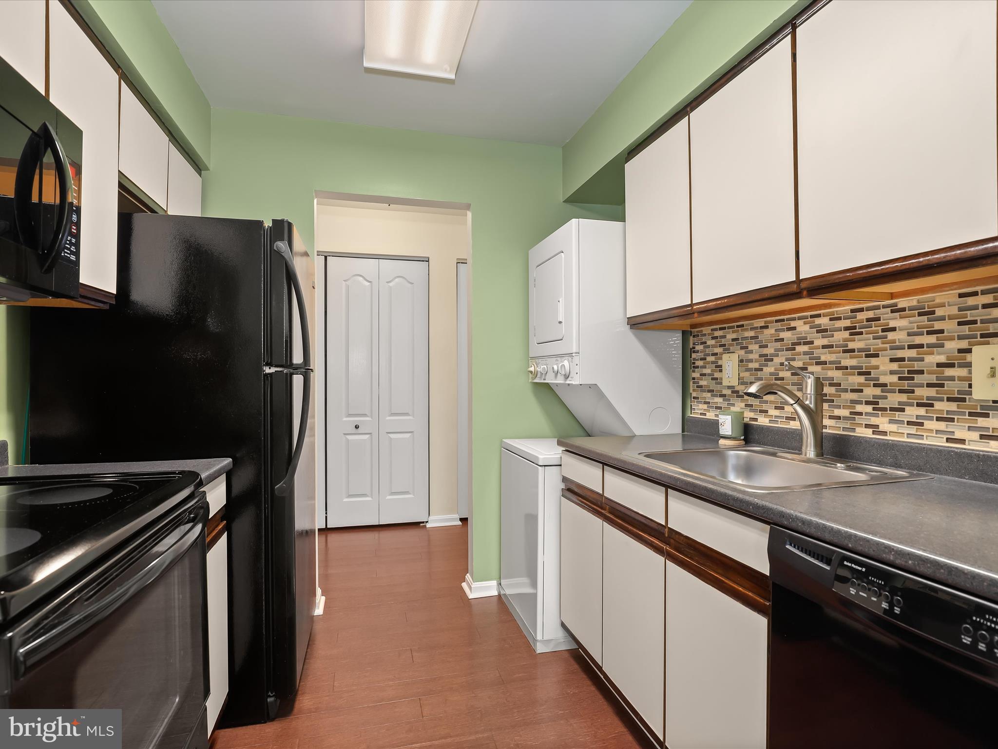 VILLAGE OF MONTGOMERY RUN - Residential