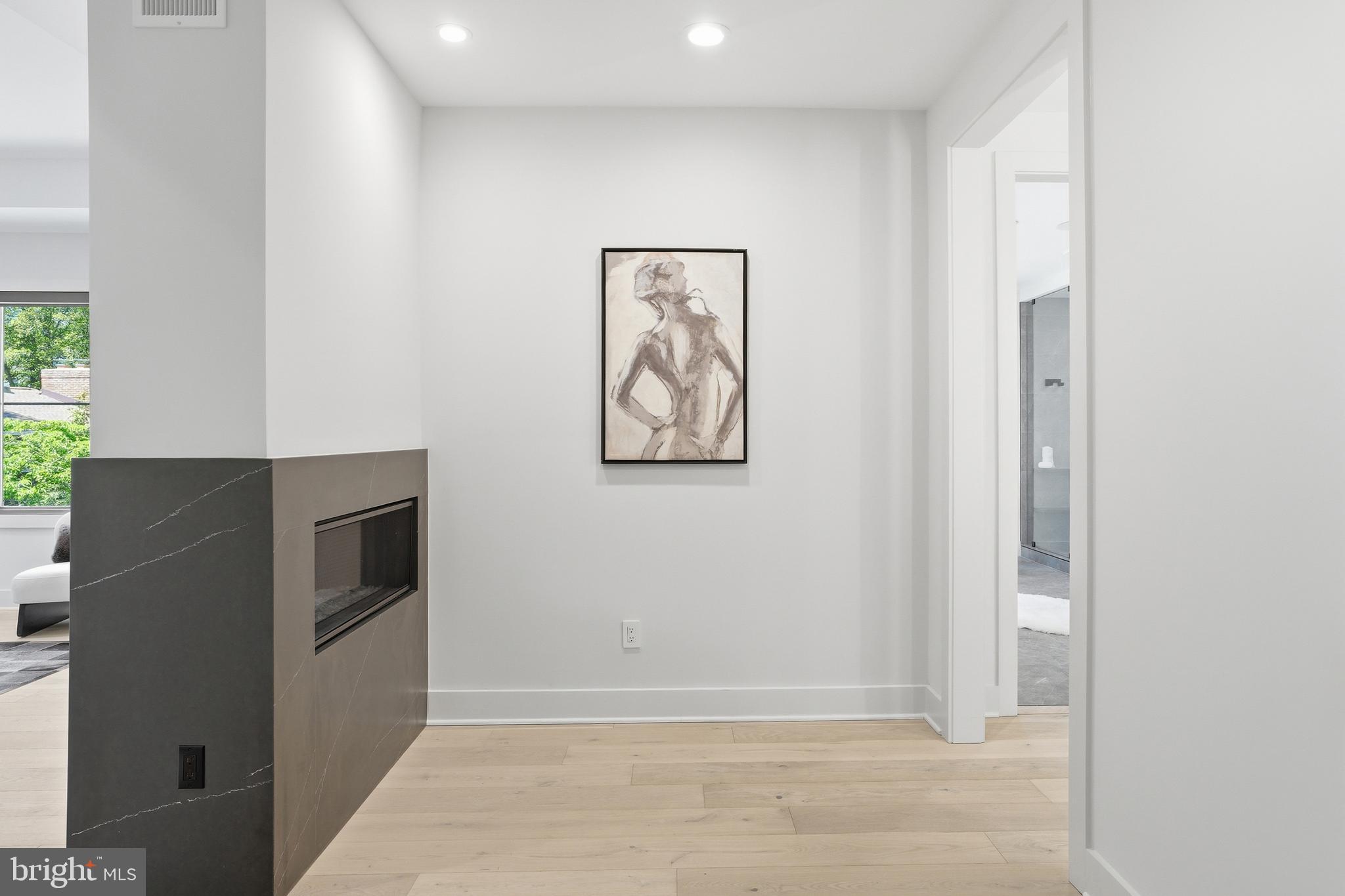MCLEAN MANOR - Residential