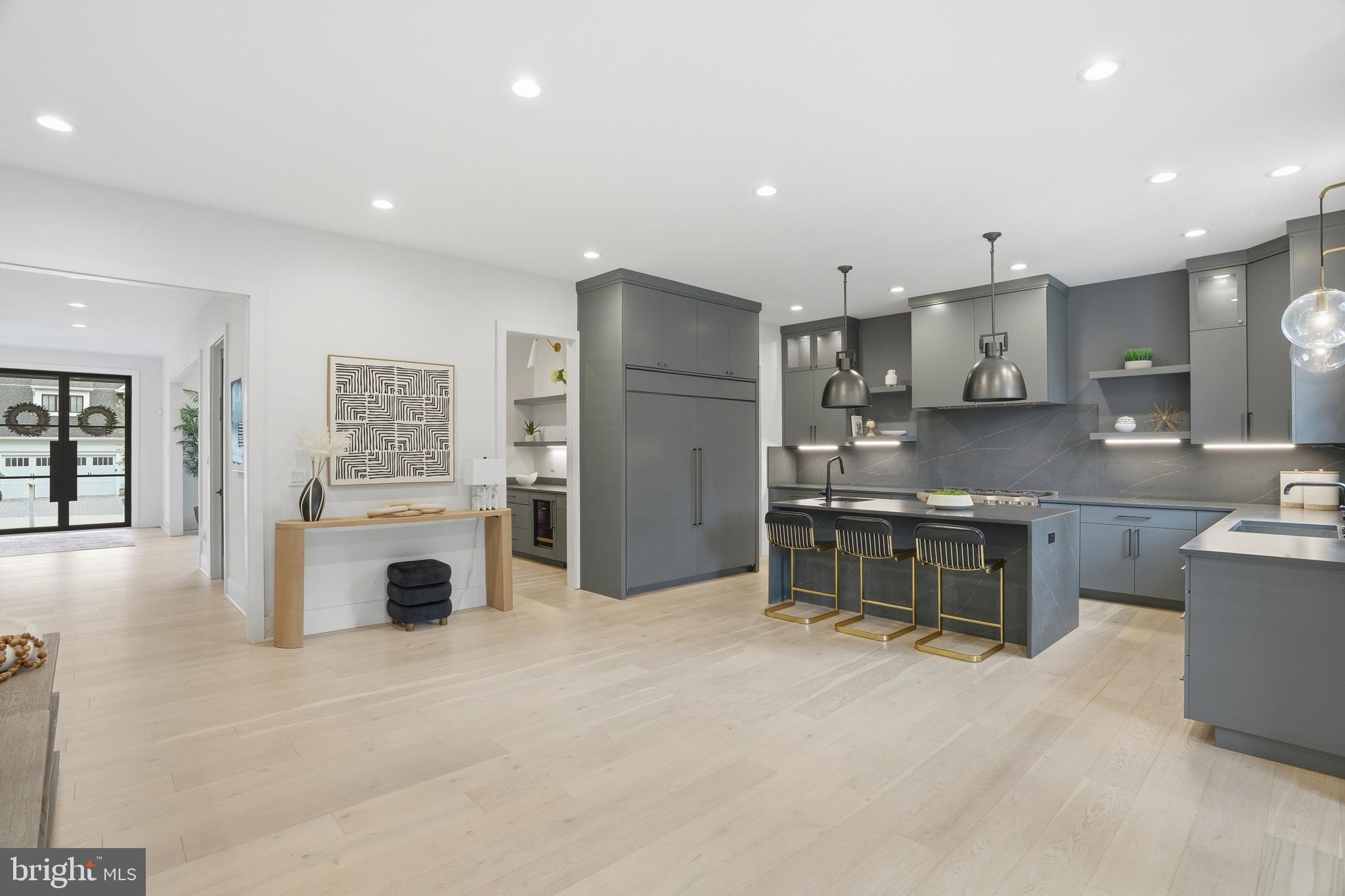 MCLEAN MANOR - Residential
