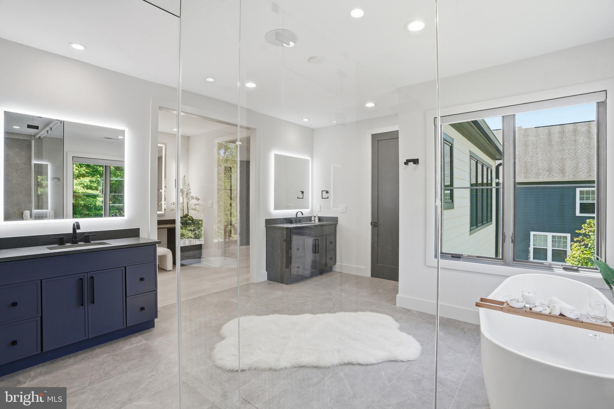 MCLEAN MANOR - Residential