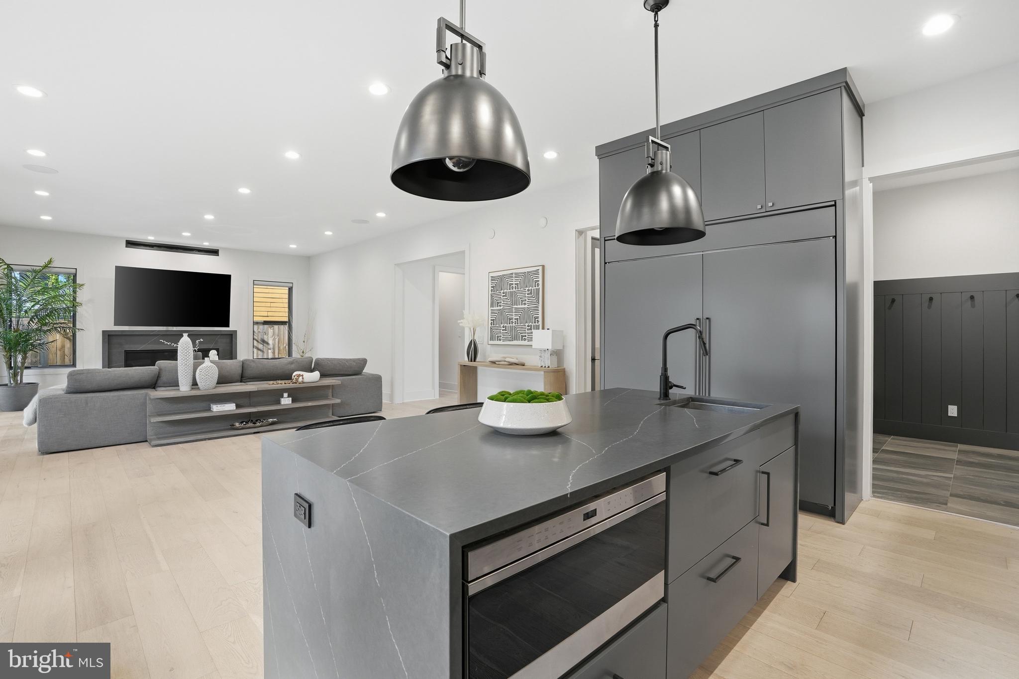 MCLEAN MANOR - Residential