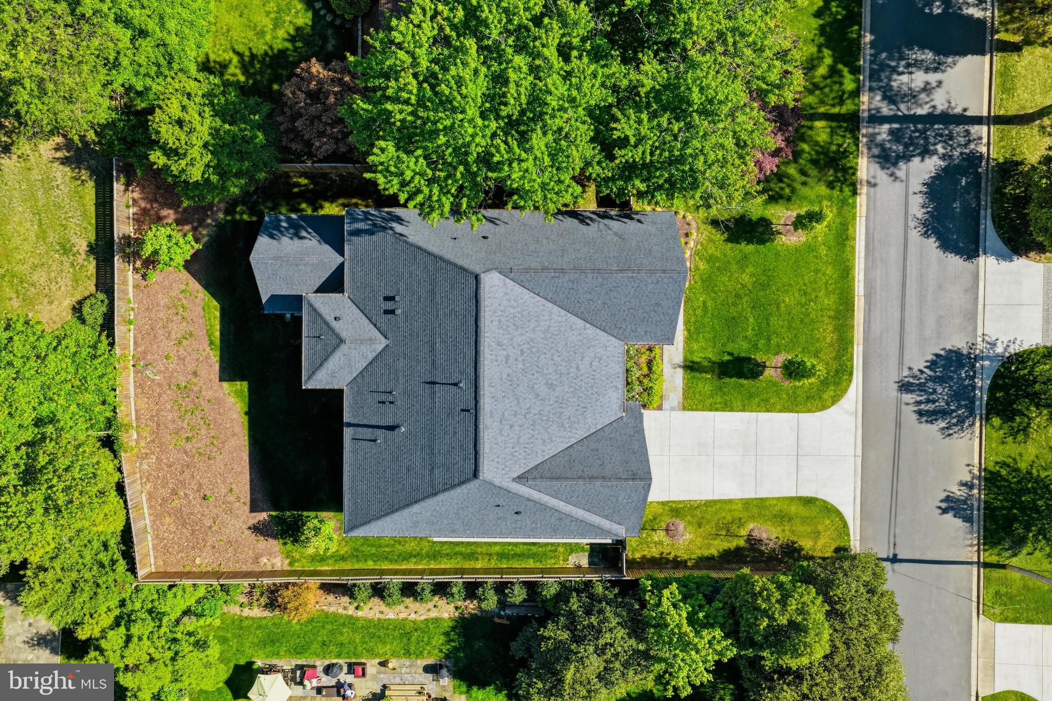 MCLEAN MANOR - Residential