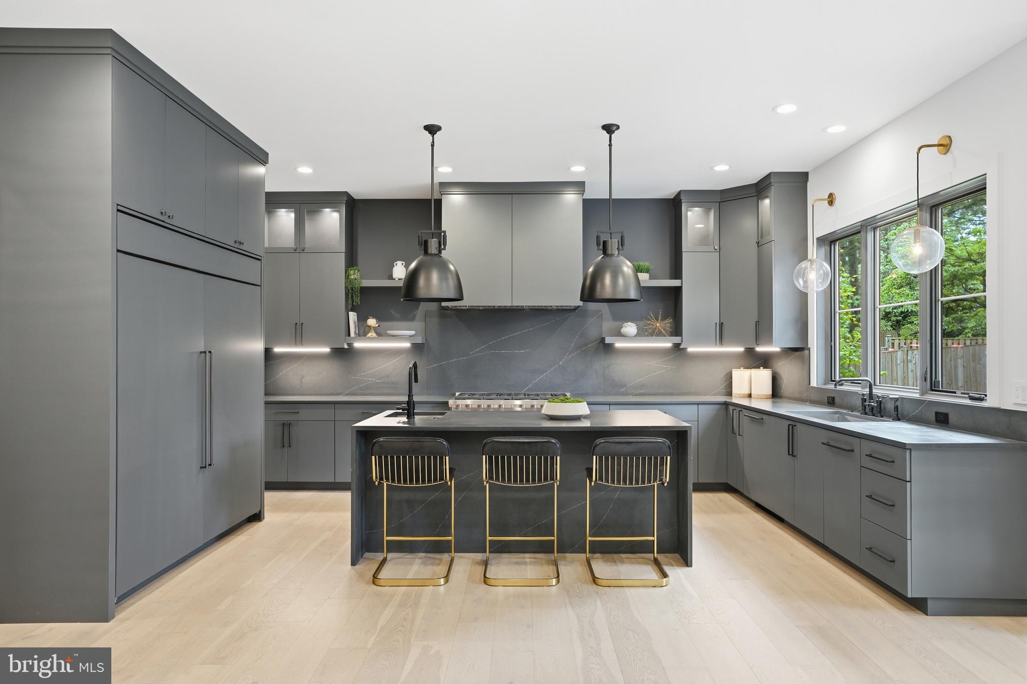 MCLEAN MANOR - Residential