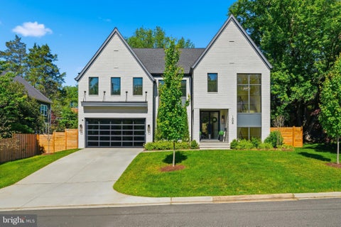 Photo of 1608 Wrightson Drive, MCLEAN, VA 22101 (MLS # VAFX2311864)