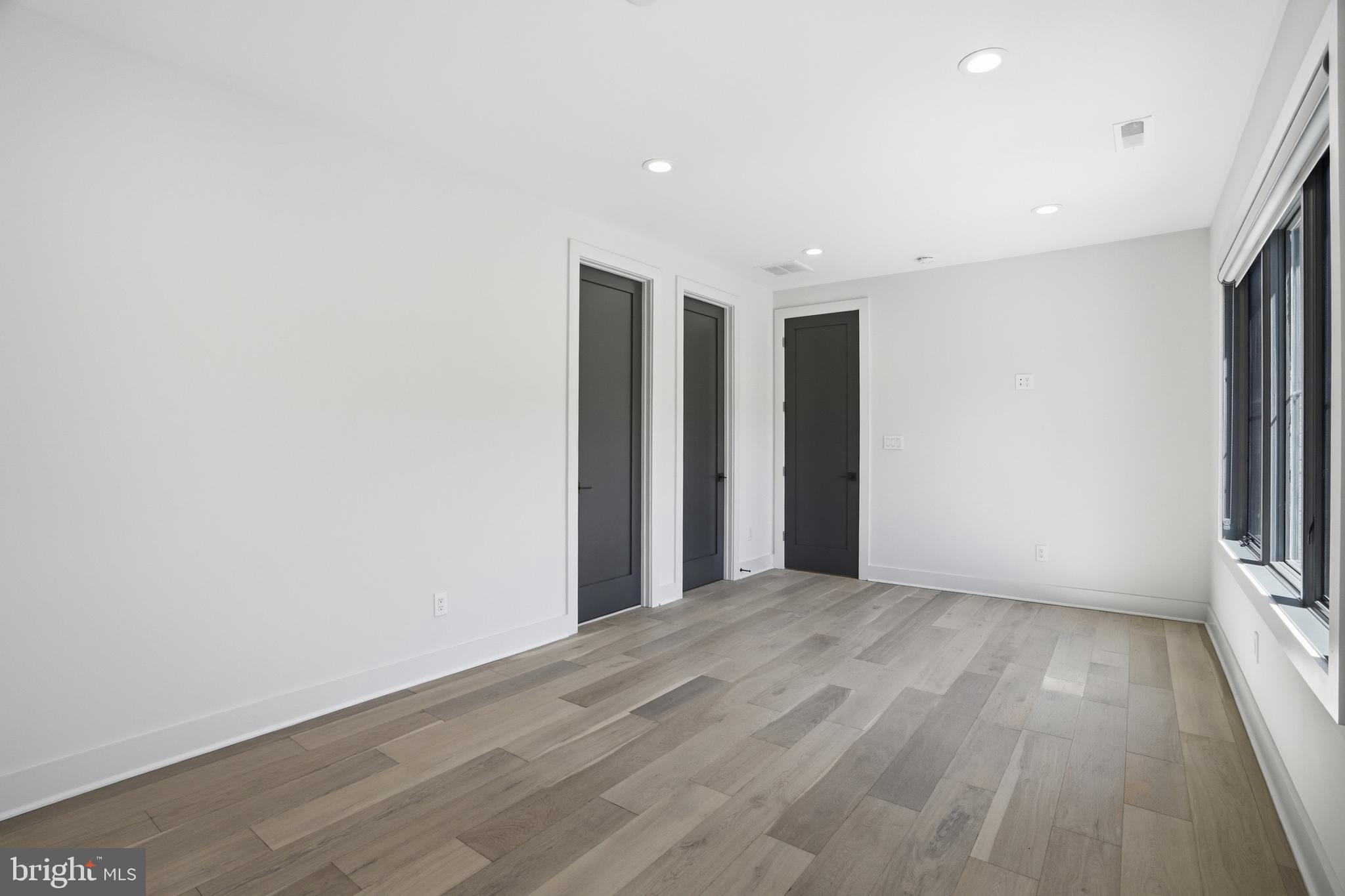 MCLEAN MANOR - Residential