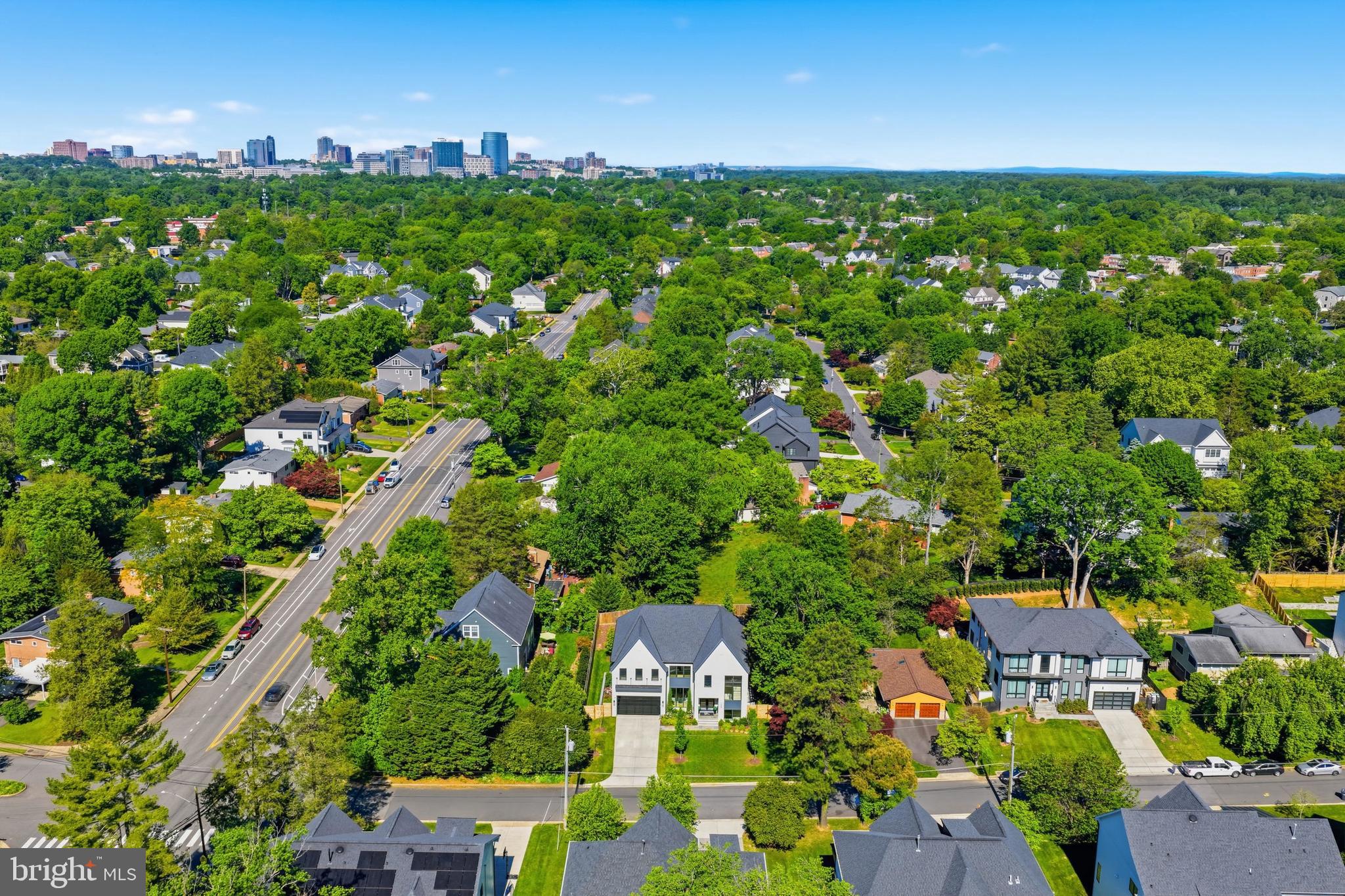 MCLEAN MANOR - Residential