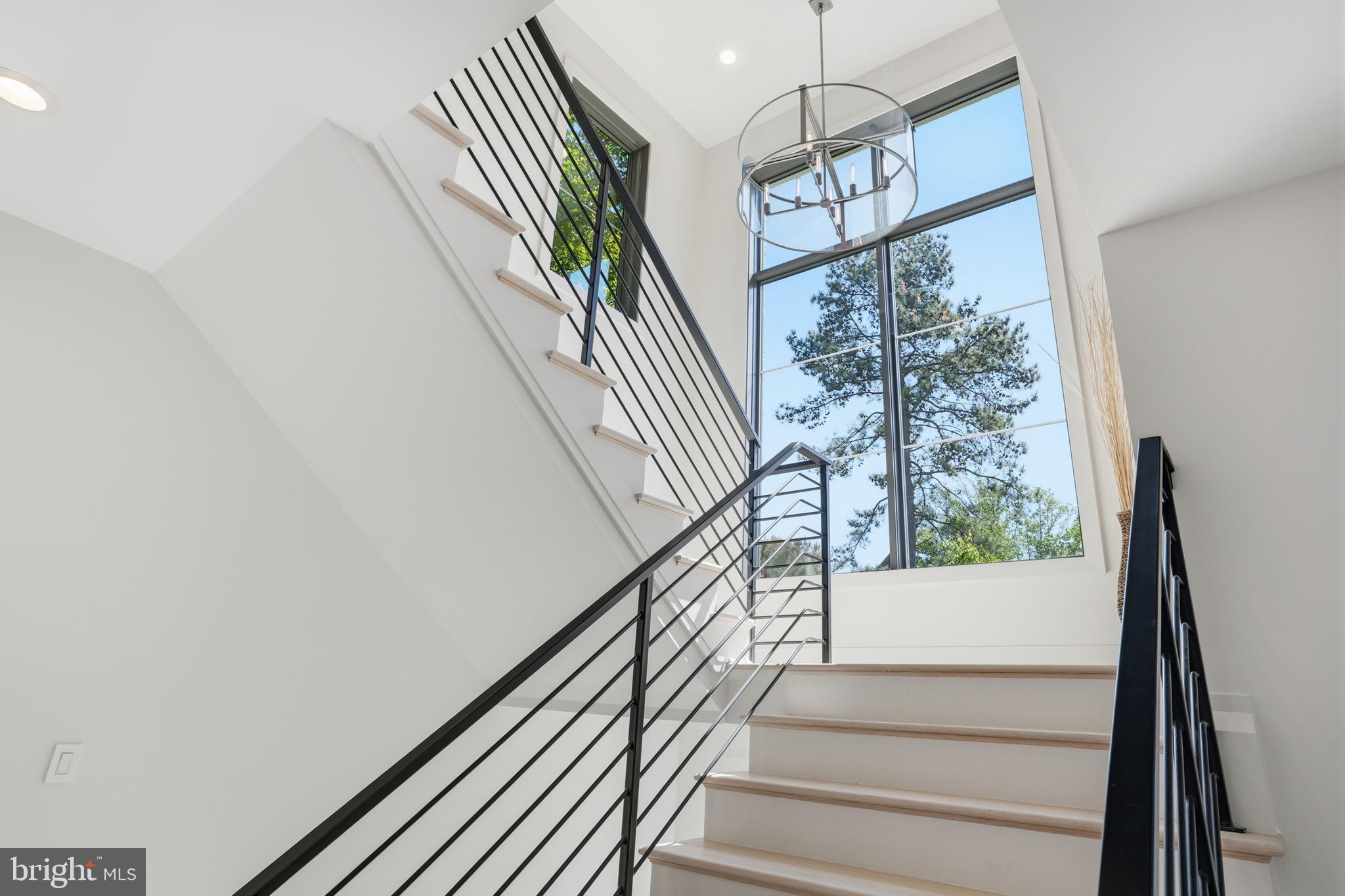 MCLEAN MANOR - Residential