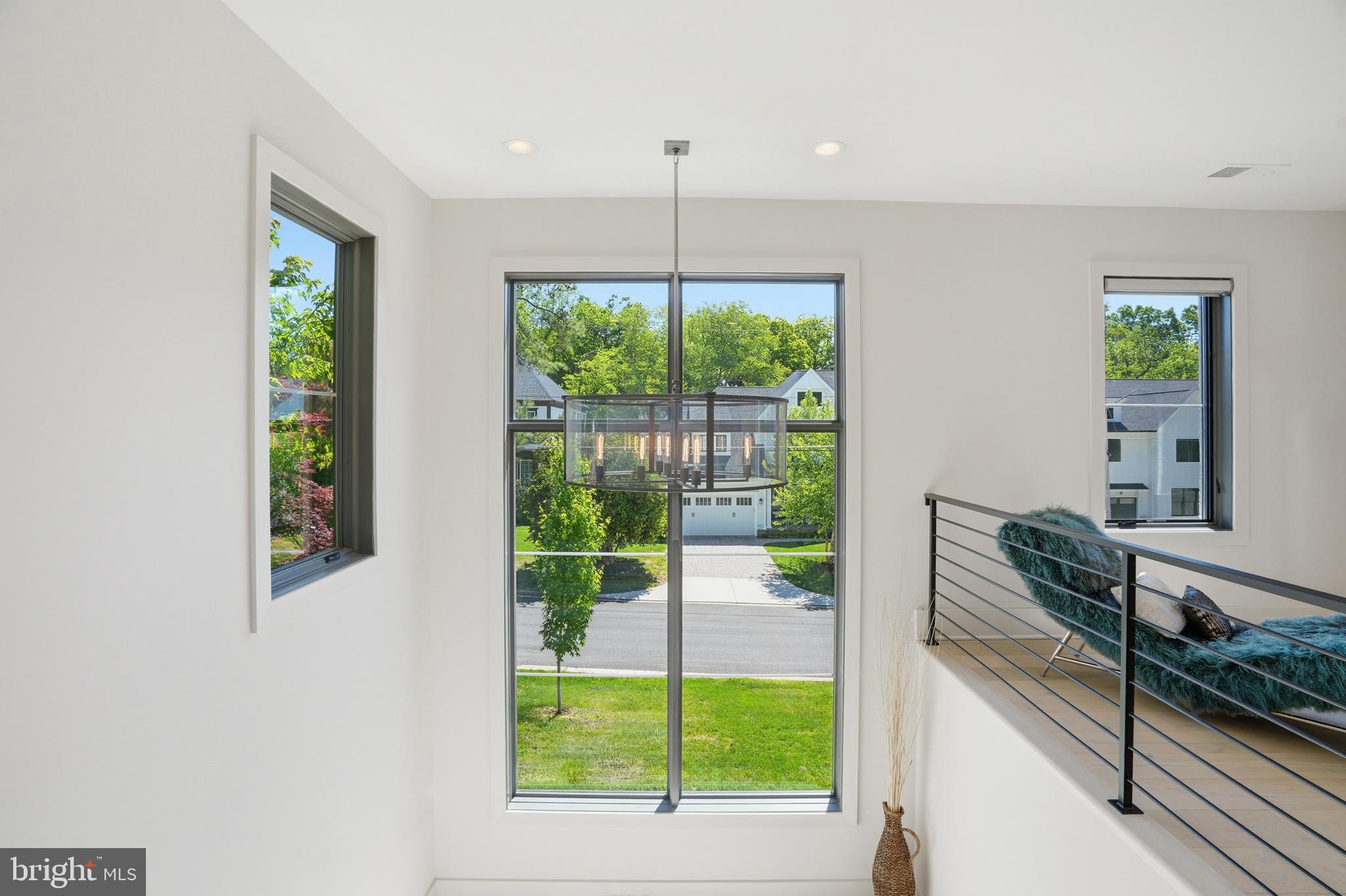 MCLEAN MANOR - Residential