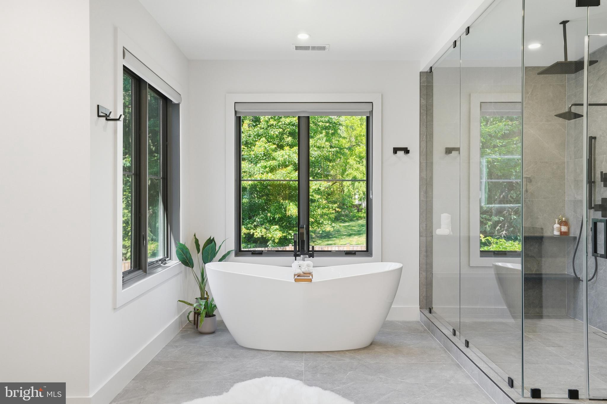 MCLEAN MANOR - Residential