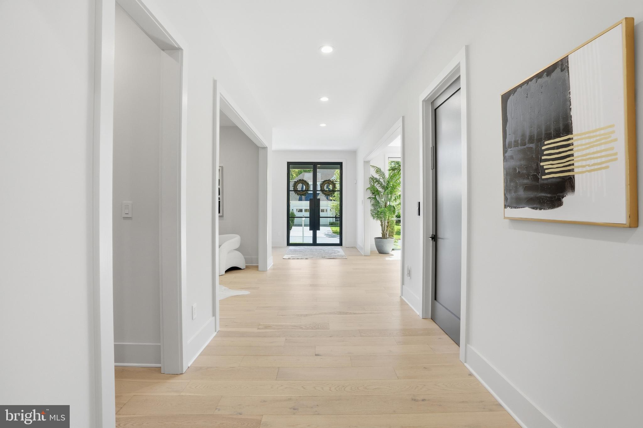 MCLEAN MANOR - Residential