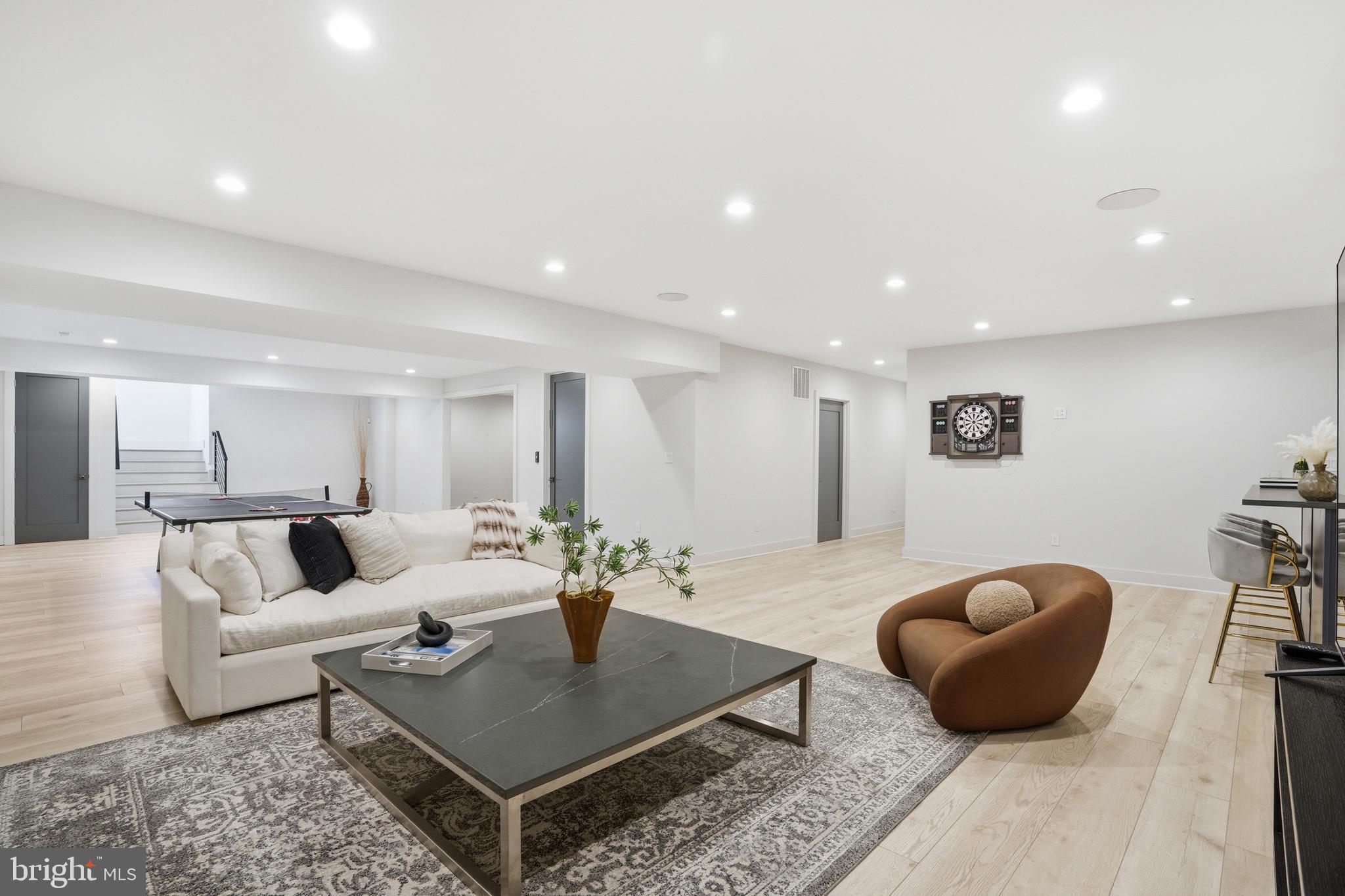 MCLEAN MANOR - Residential