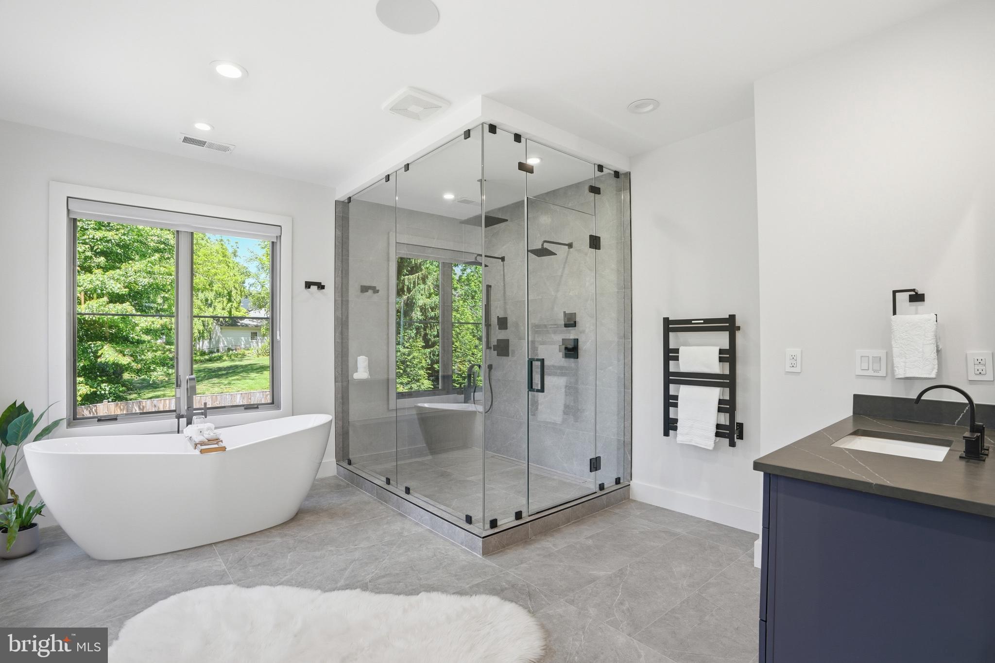MCLEAN MANOR - Residential
