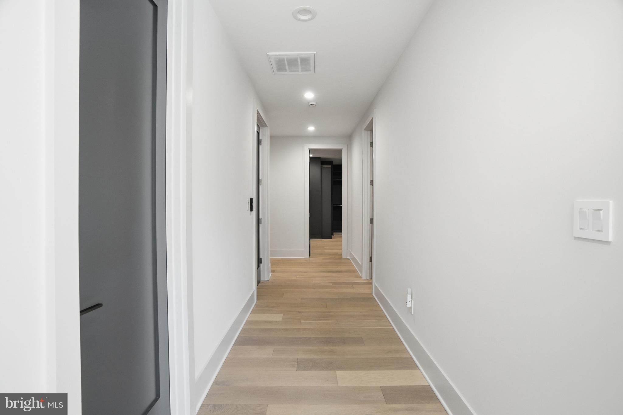 MCLEAN MANOR - Residential