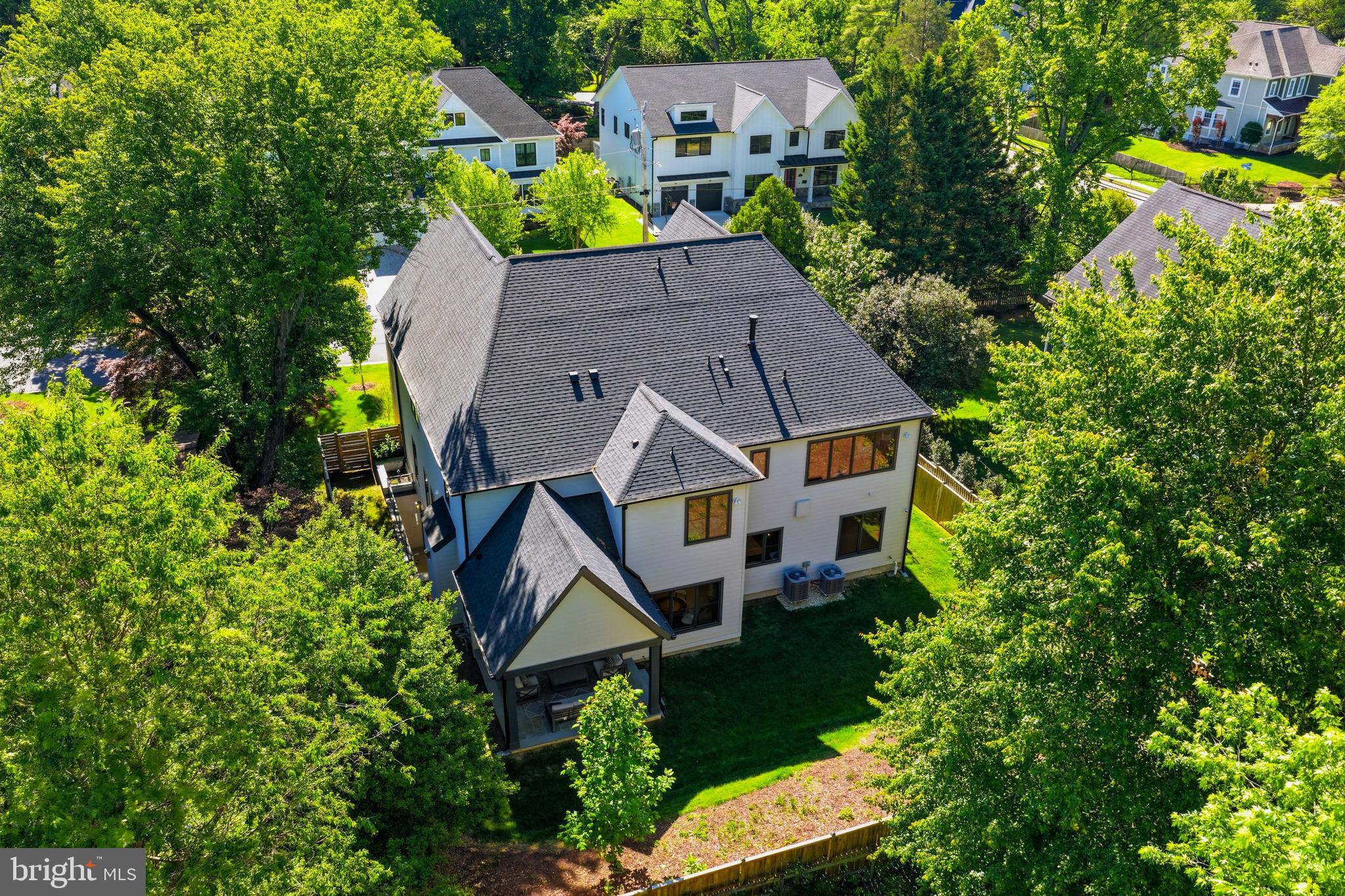 MCLEAN MANOR - Residential