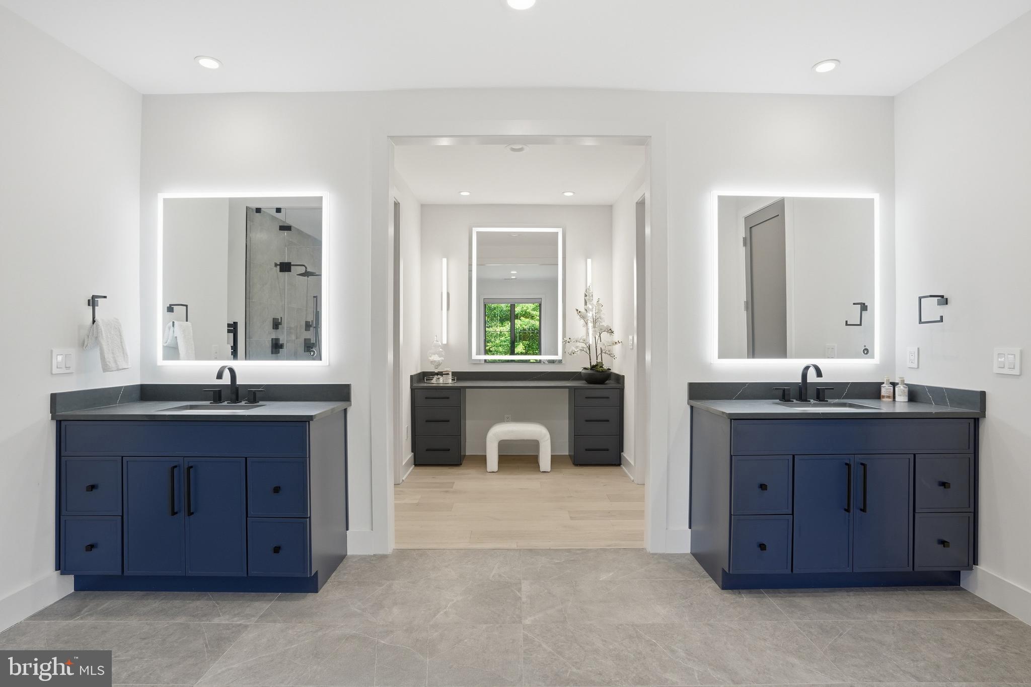 MCLEAN MANOR - Residential