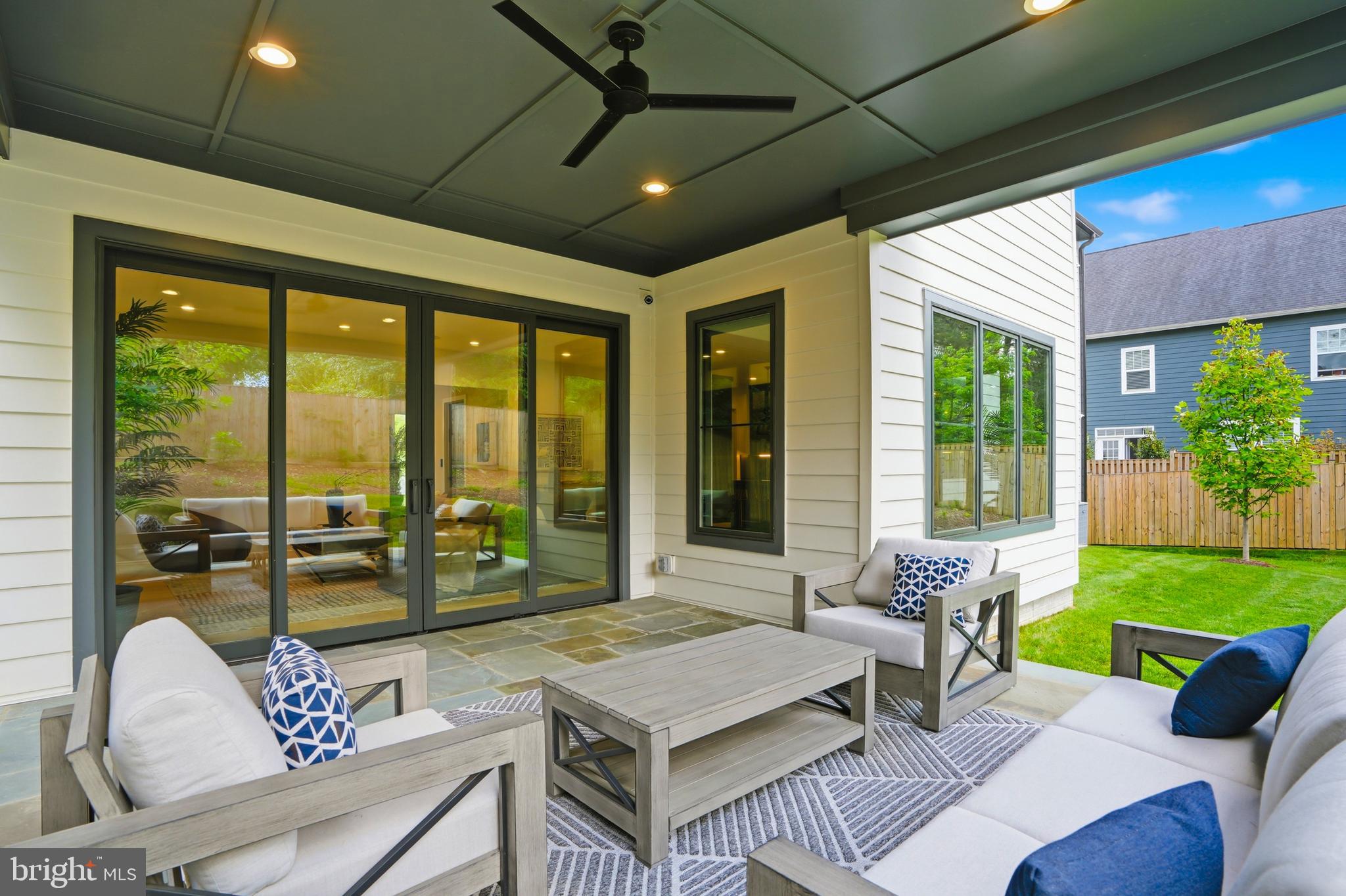 MCLEAN MANOR - Residential