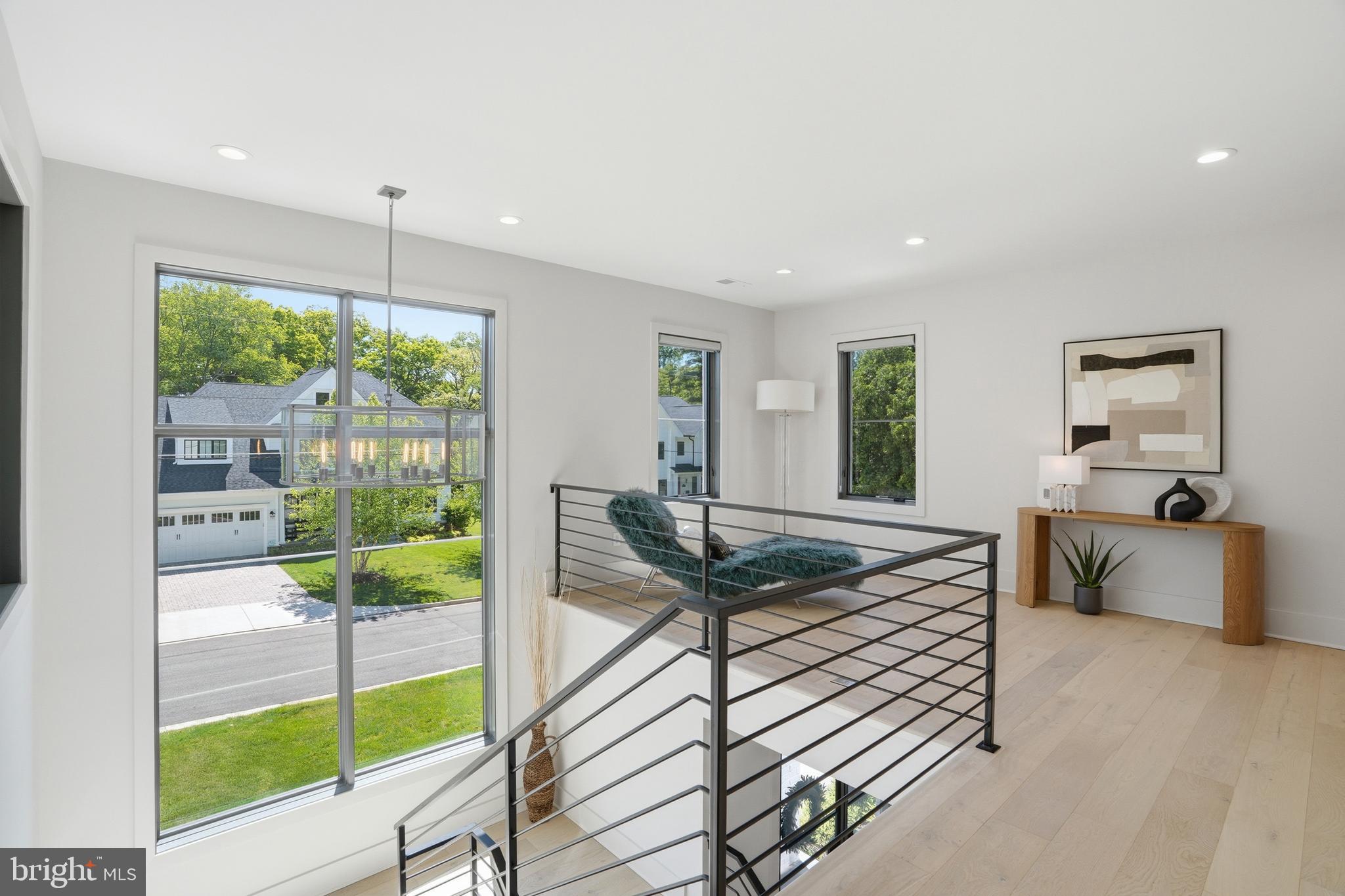 MCLEAN MANOR - Residential