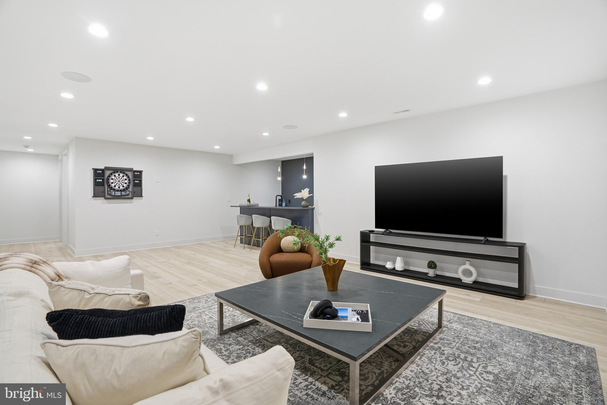 MCLEAN MANOR - Residential