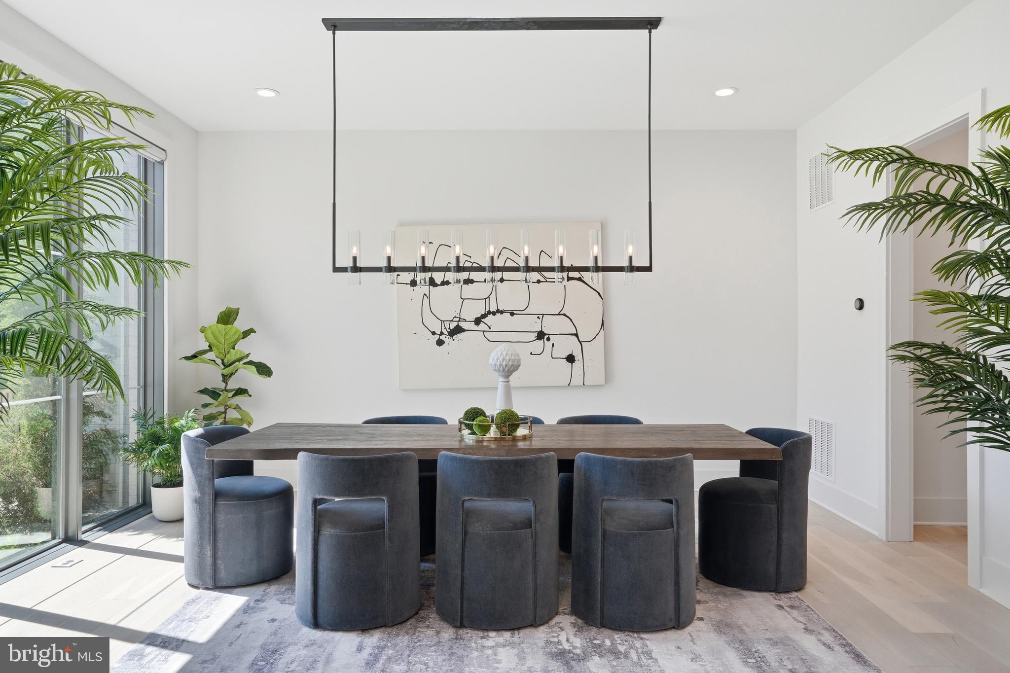 MCLEAN MANOR - Residential