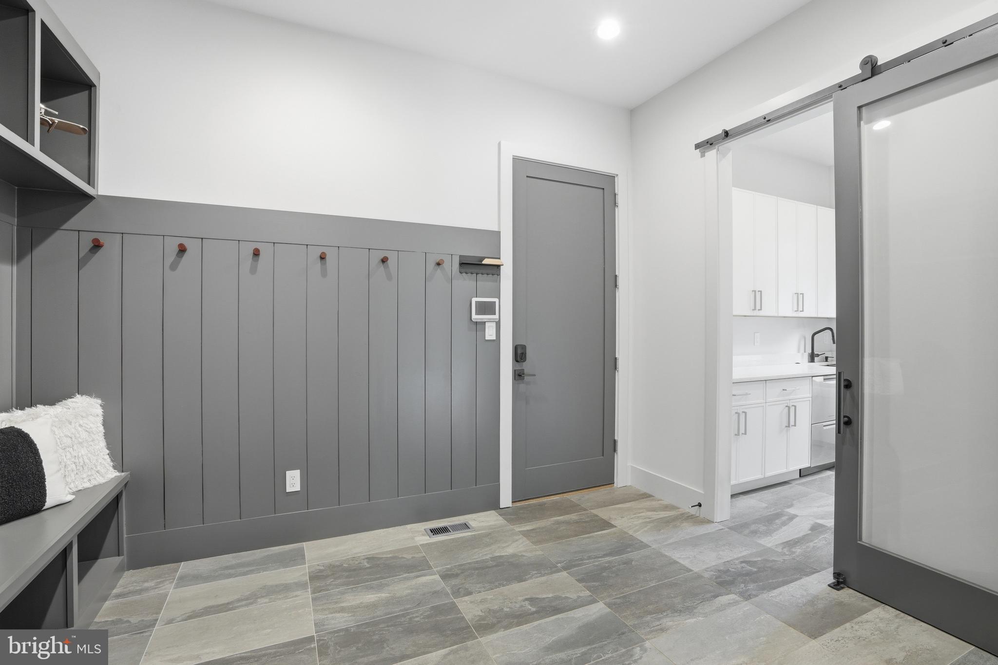 MCLEAN MANOR - Residential