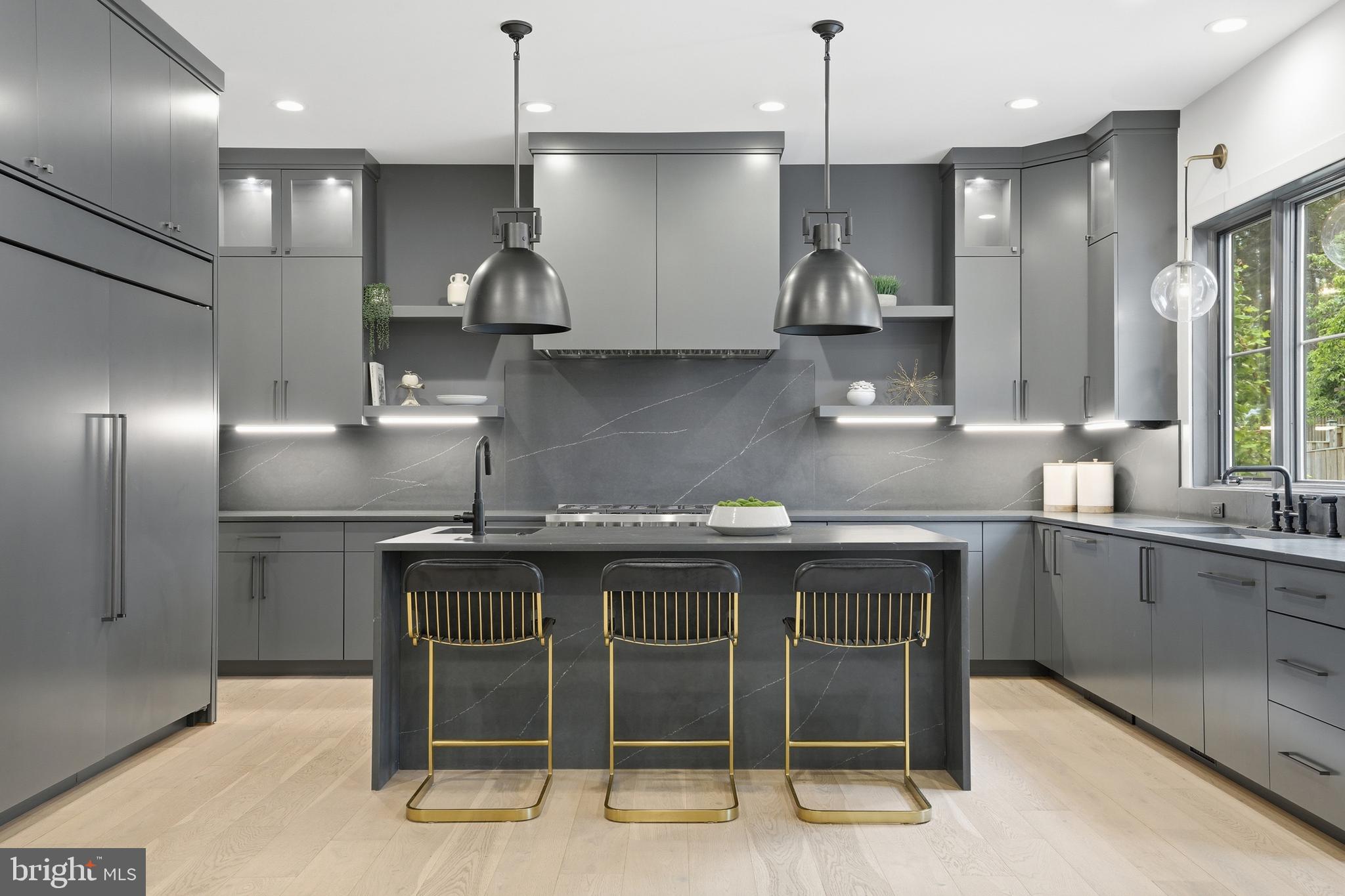 MCLEAN MANOR - Residential