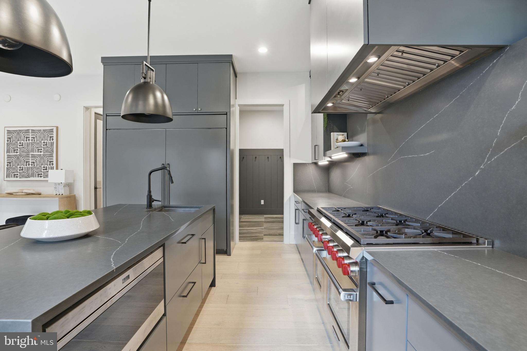 MCLEAN MANOR - Residential