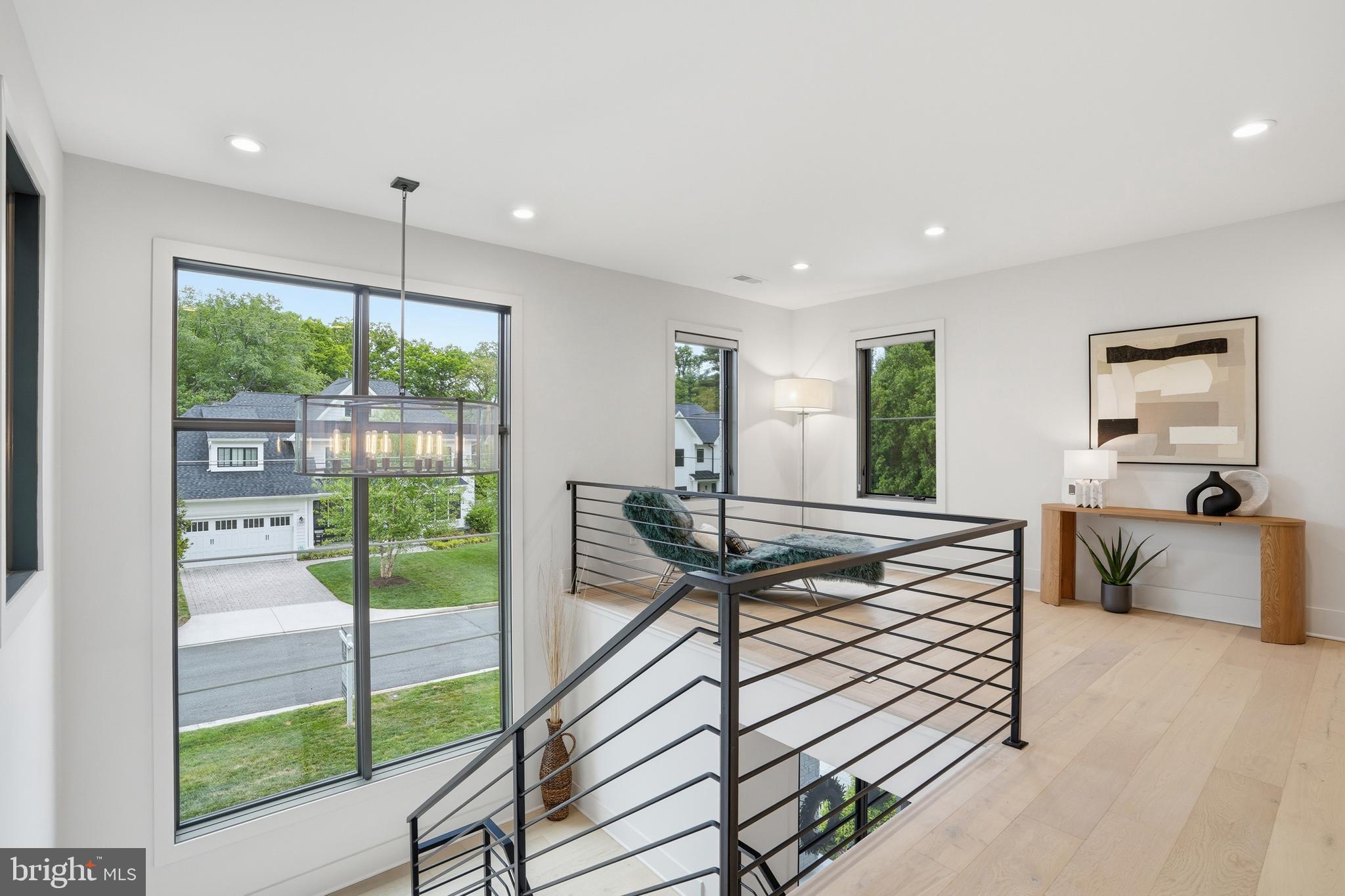 MCLEAN MANOR - Residential